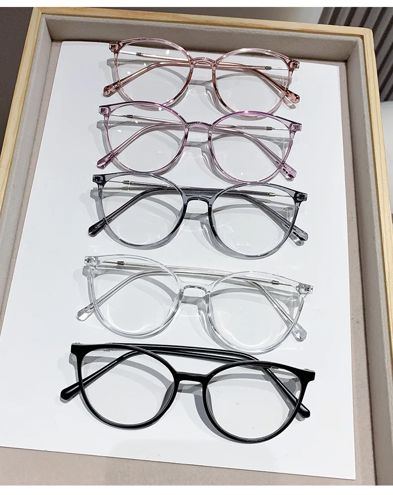 Photosensitive Color-changing Nearsighted Glasses With Anti-blue Light Protection.8147