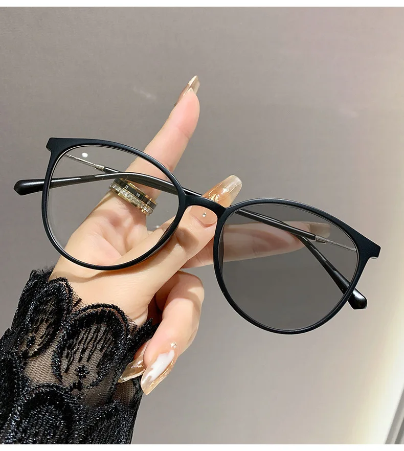 Photosensitive Color-changing Nearsighted Glasses With Anti-blue Light Protection.8147