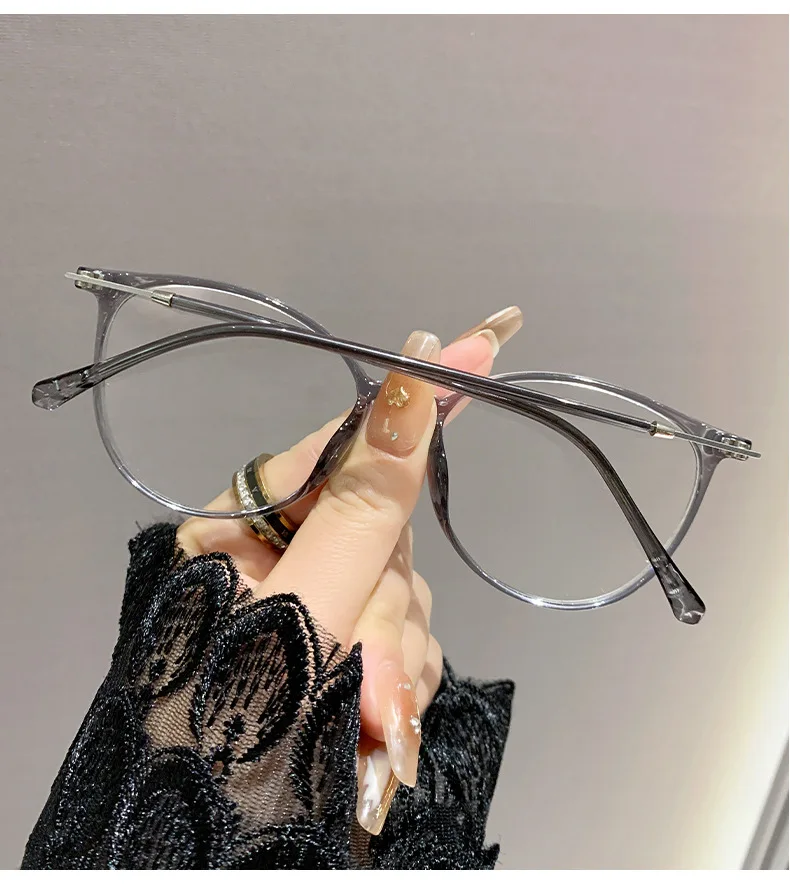 Photosensitive Color-changing Nearsighted Glasses With Anti-blue Light Protection.8147