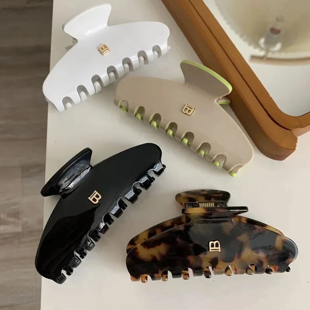 1pc Korean Letter B Arc Grab Clip High Texture Acetate Hair Clip Sweet and Versatile Hair Shark Clip Hair Accessories