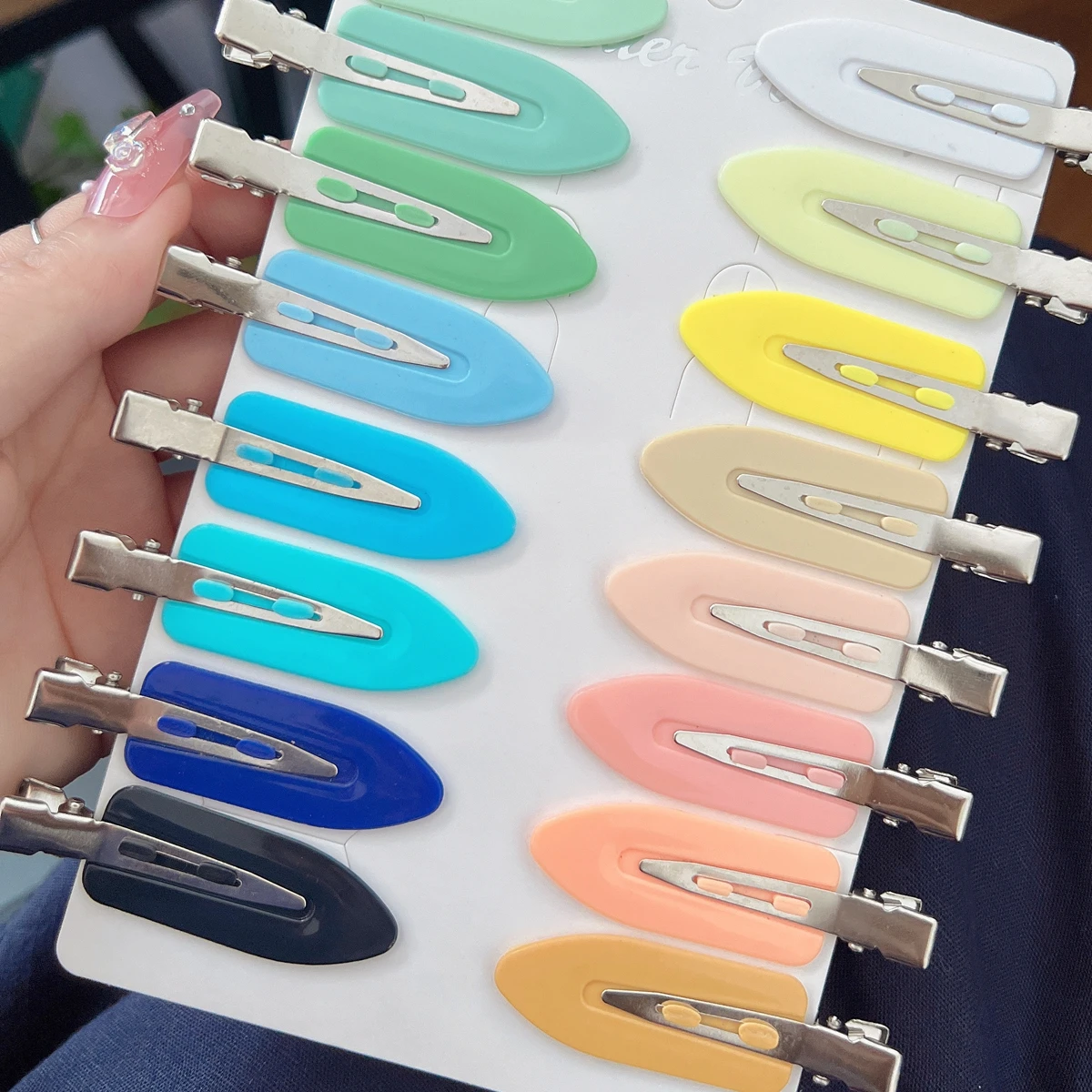 30Pcs Simple and Stylish No-Crease Hair Clips, Non-Bending Hair Clips, Duckbill Clips, Women's Hair Accessories Suitable for Parties, Balls, Daily Casual Outings, Girls, Gifts for Girlfriends, Women's Gifts, New Year Gifts [Random Mix of Styles]