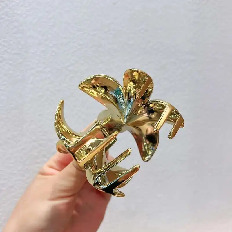 Korean Hawaiian Gradient Flower Hair Claw Clip For Women Girl Fashion Plastic Non Slip Hold Hairpin Barrette Hair Accessories