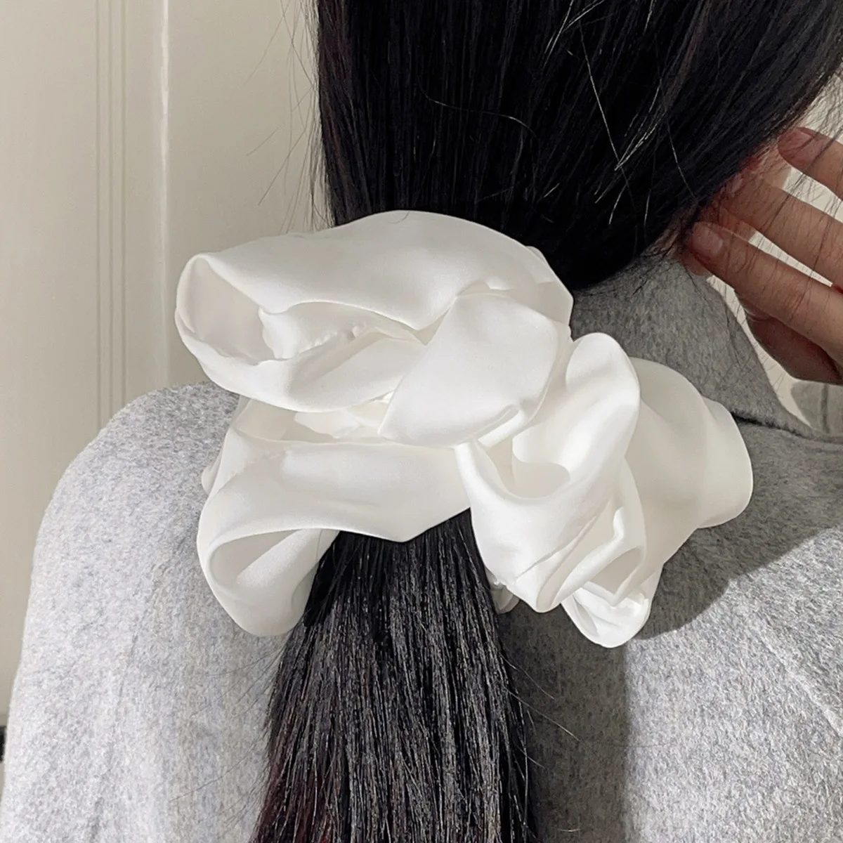 1pcs Extra Large Faux Silk Fluffy, High Elasticity, Soft & Silky, Luxury Casual Comfortable Fashion Scrunchie For Women