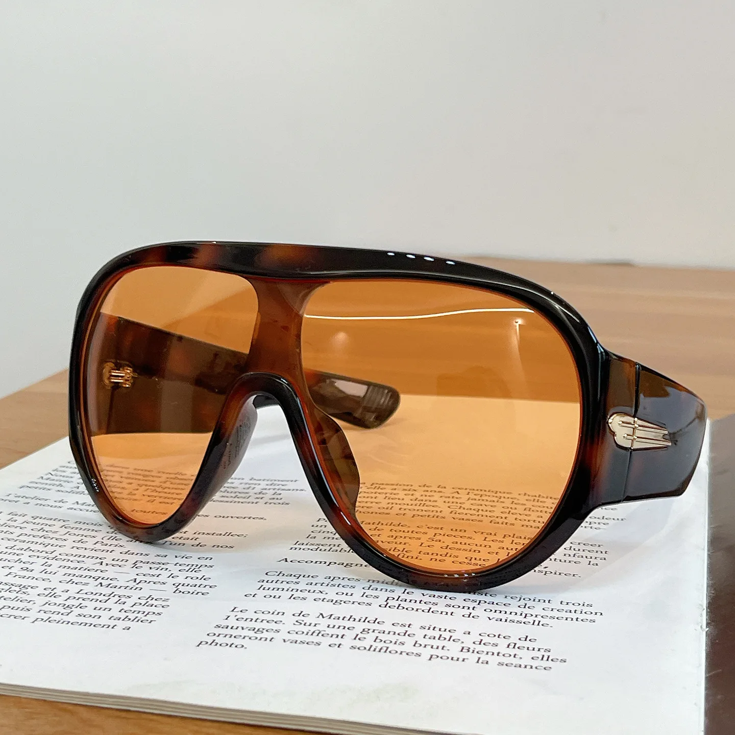New Fashion Oversized Black One Piece Sunglasses for Women Men vintage Stripe Leg Shield Sun Glasses Ladies sexy Driving Shades