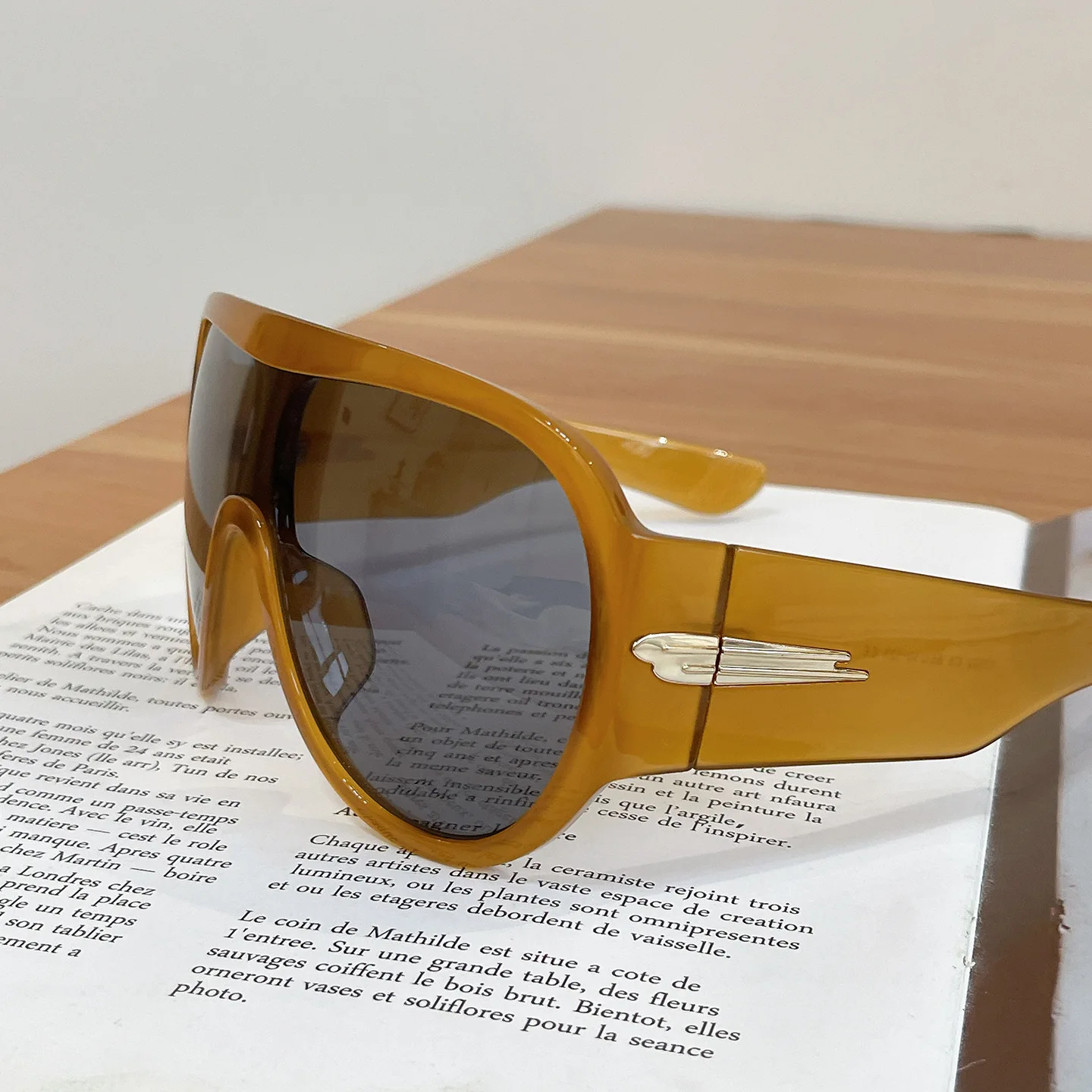 New Fashion Oversized Black One Piece Sunglasses for Women Men vintage Stripe Leg Shield Sun Glasses Ladies sexy Driving Shades
