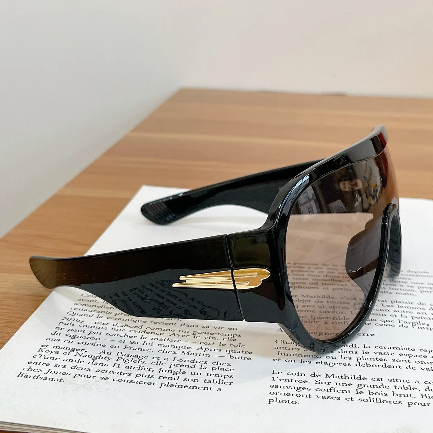 New Fashion Oversized Black One Piece Sunglasses for Women Men vintage Stripe Leg Shield Sun Glasses Ladies sexy Driving Shades