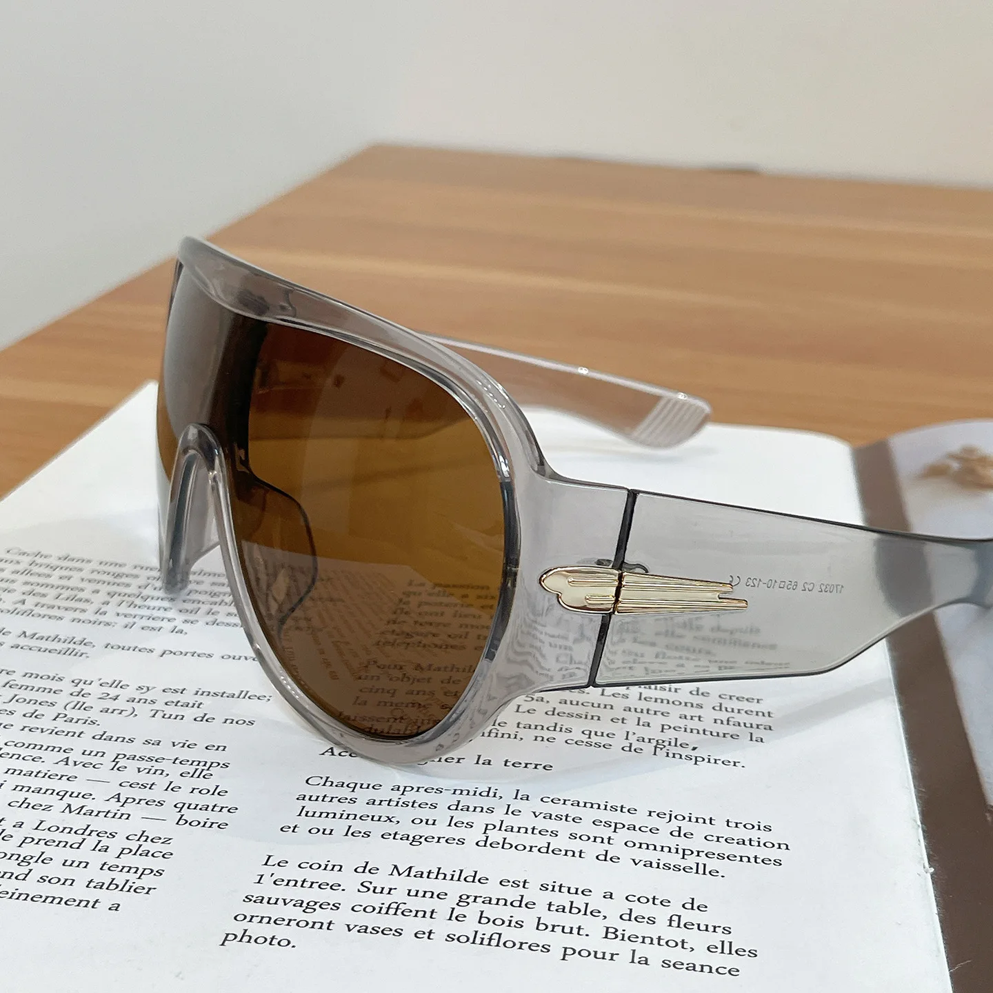 New Fashion Oversized Black One Piece Sunglasses for Women Men vintage Stripe Leg Shield Sun Glasses Ladies sexy Driving Shades