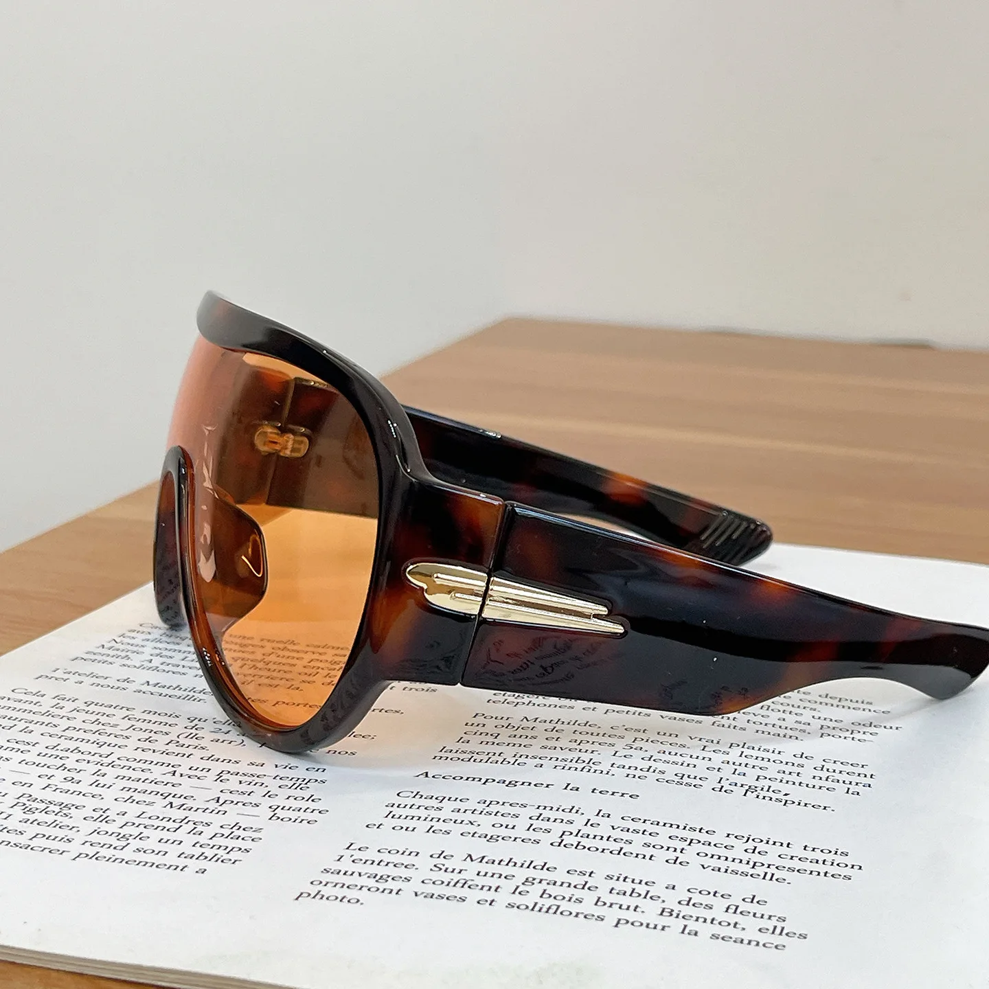 New Fashion Oversized Black One Piece Sunglasses for Women Men vintage Stripe Leg Shield Sun Glasses Ladies sexy Driving Shades