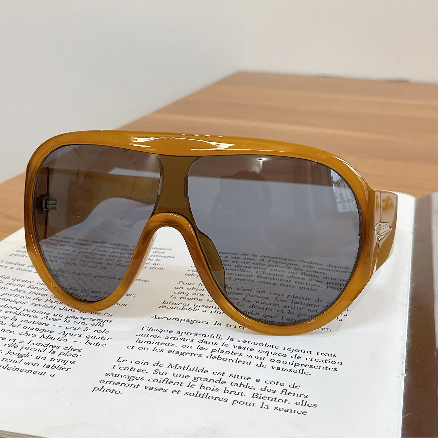 New Fashion Oversized Black One Piece Sunglasses for Women Men vintage Stripe Leg Shield Sun Glasses Ladies sexy Driving Shades