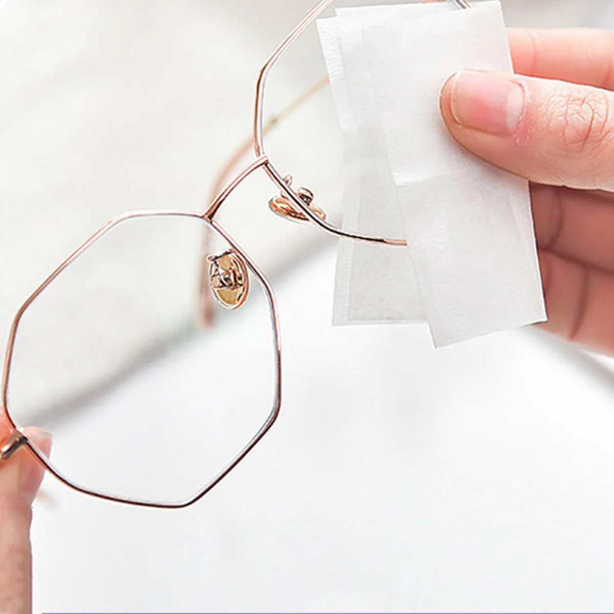 100/200pcs Disposable Lenses And Lens Cleaning Wipes, Metal Jewelry Wipes, Anti-fog Wipes For Glasses, Mobile Phone Screens