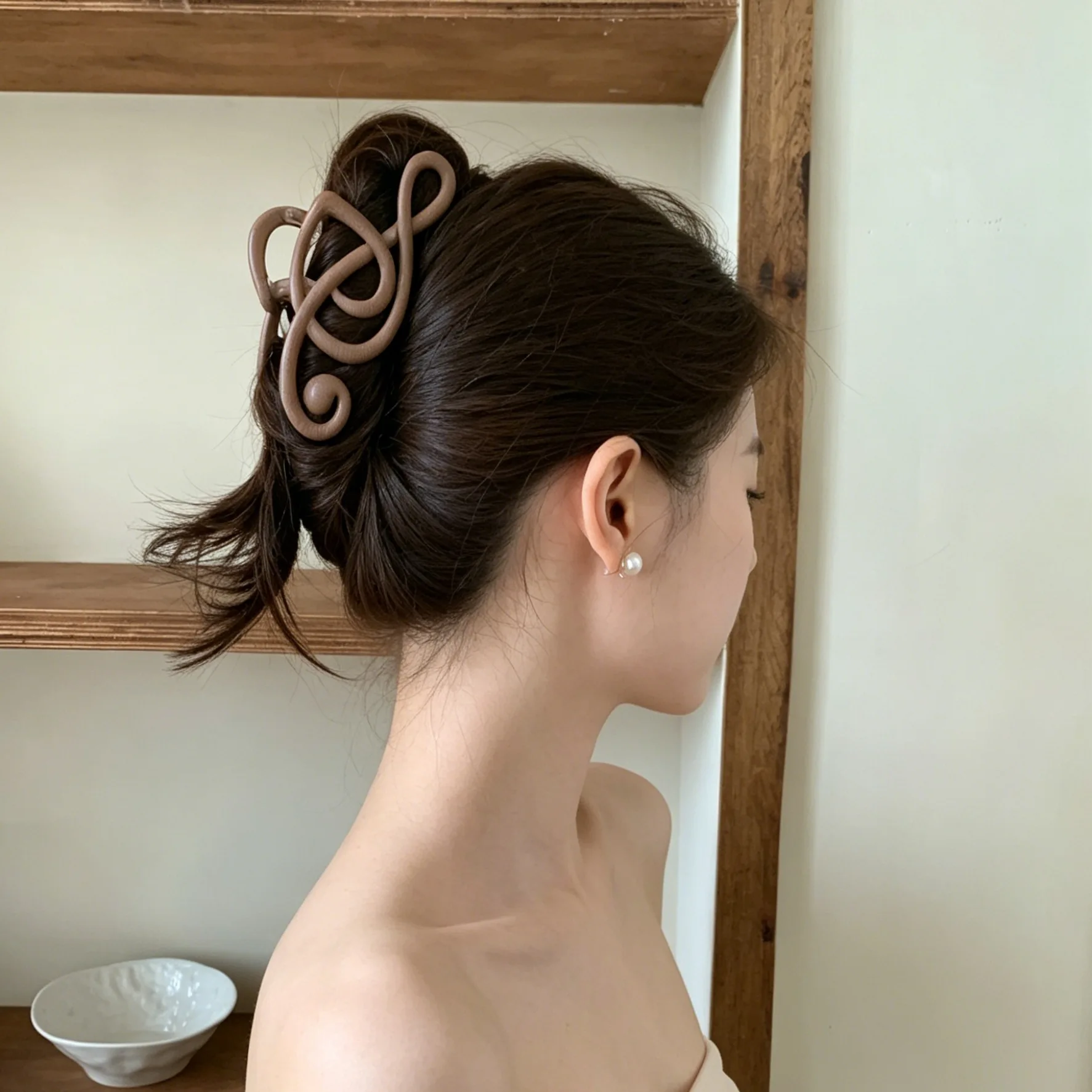 Summer Cool-Style Hair Clip for Women 2026 New Style: Half-Up Bun at the Back of the Head with Shark-Shaped Clip Hair Accessory