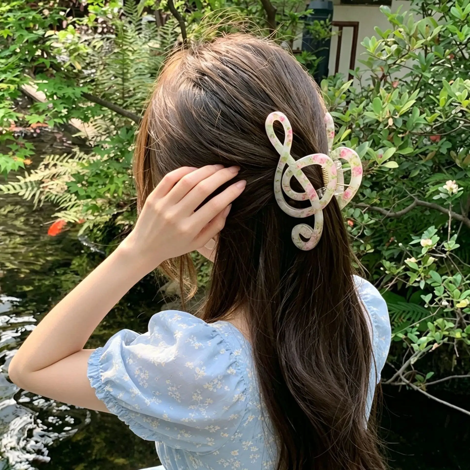 Summer Cool-Style Hair Clip for Women 2026 New Style: Half-Up Bun at the Back of the Head with Shark-Shaped Clip Hair Accessory