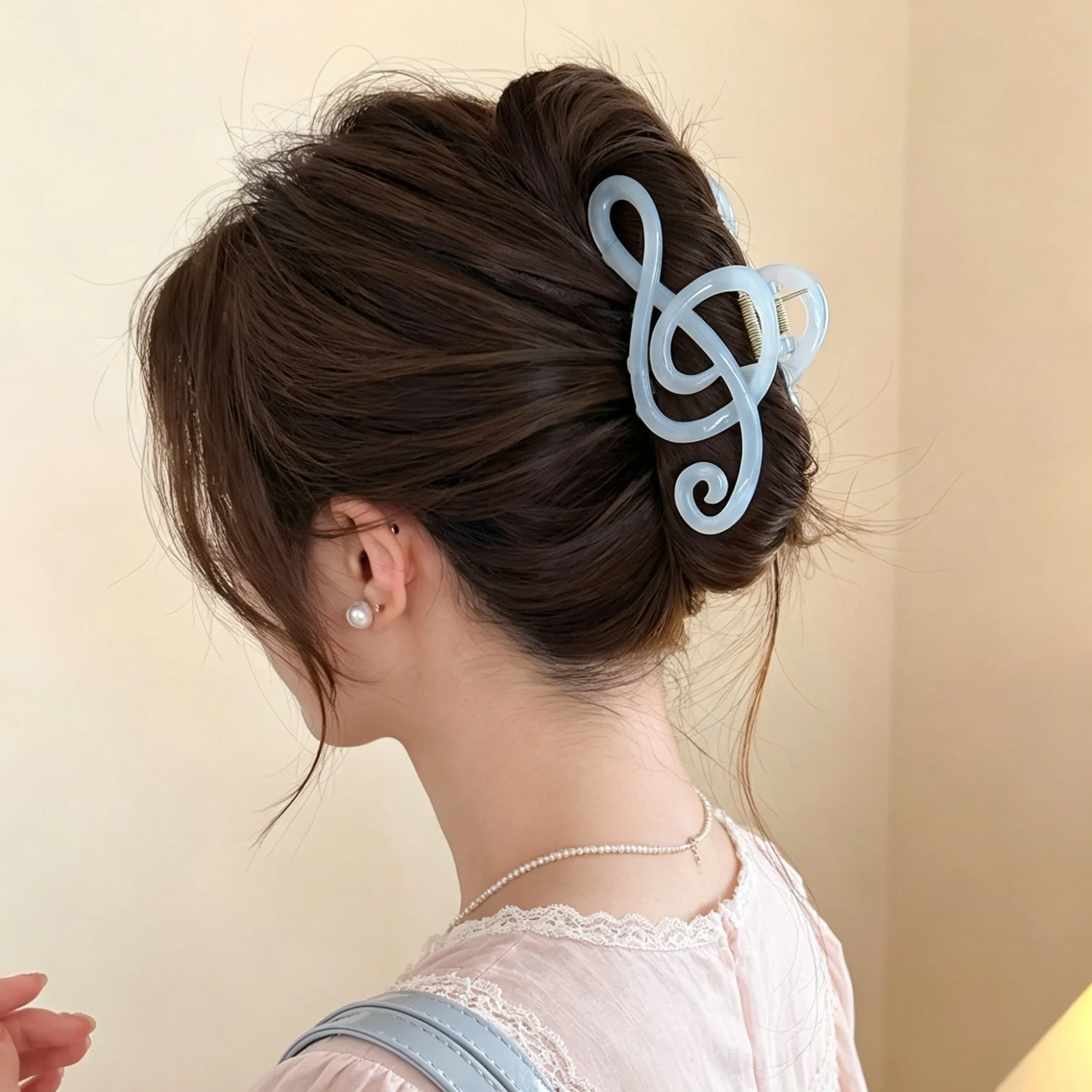 Summer Cool-Style Hair Clip for Women 2026 New Style: Half-Up Bun at the Back of the Head with Shark-Shaped Clip Hair Accessory