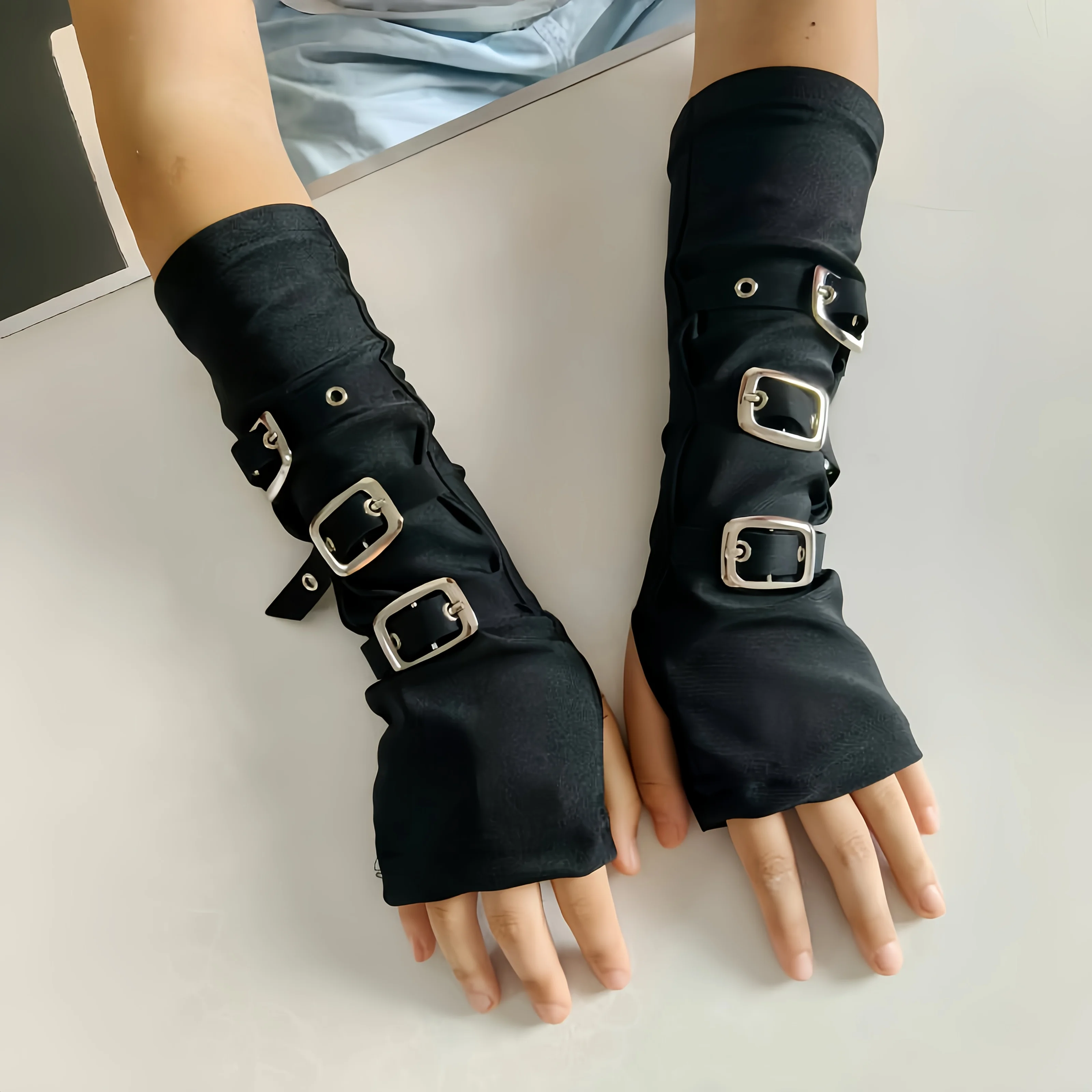 Punk Harajuku Style Sleeves, Post Apocalyptic Dopamine Streetwear Performance, Dance Armrests
