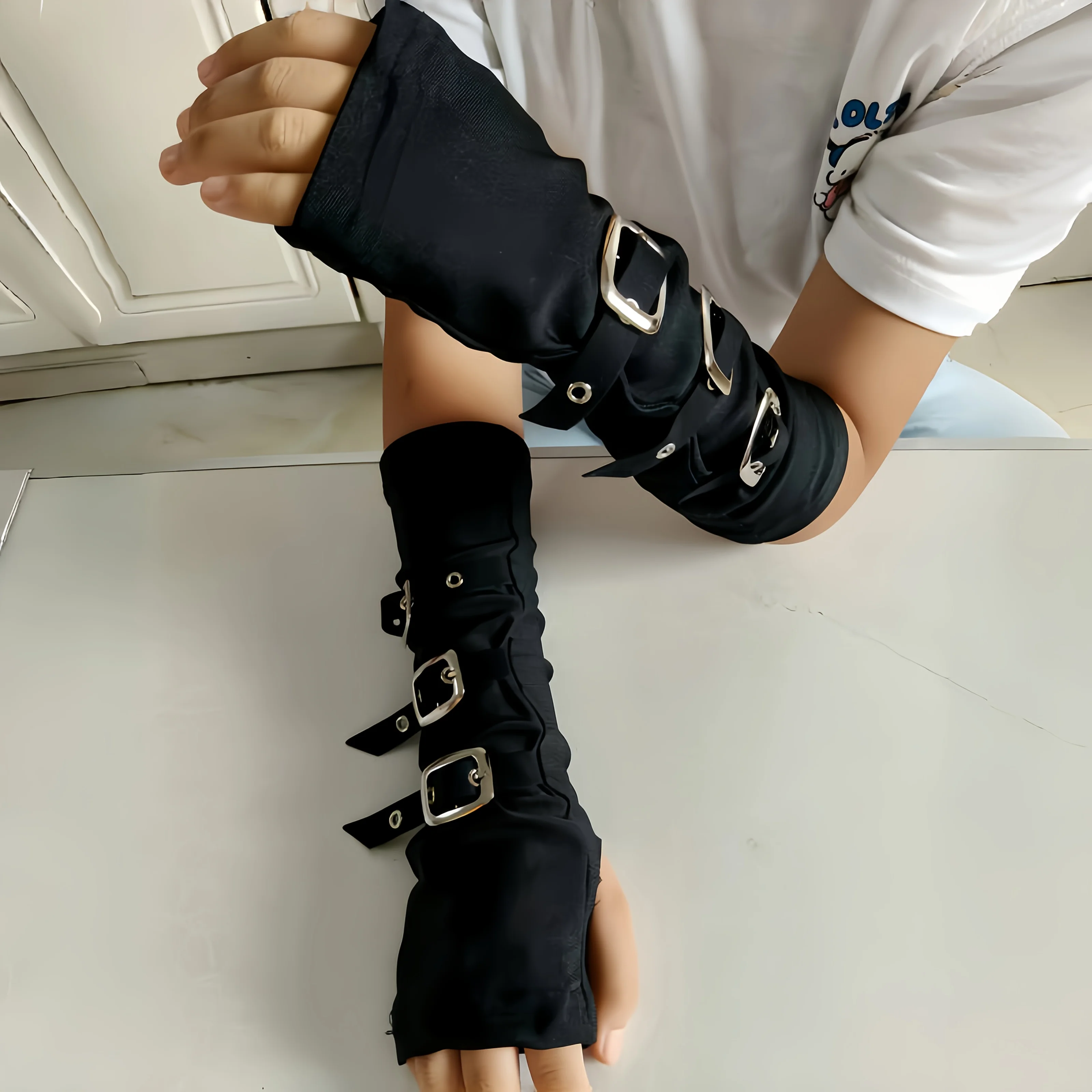 Punk Harajuku Style Sleeves, Post Apocalyptic Dopamine Streetwear Performance, Dance Armrests