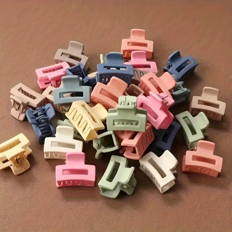 5/10/20/30 Pieces of Colorful, Small-Sized Kid’s Clip-On Hair Accessories with a Lattice Design – Valentine’s Day.
