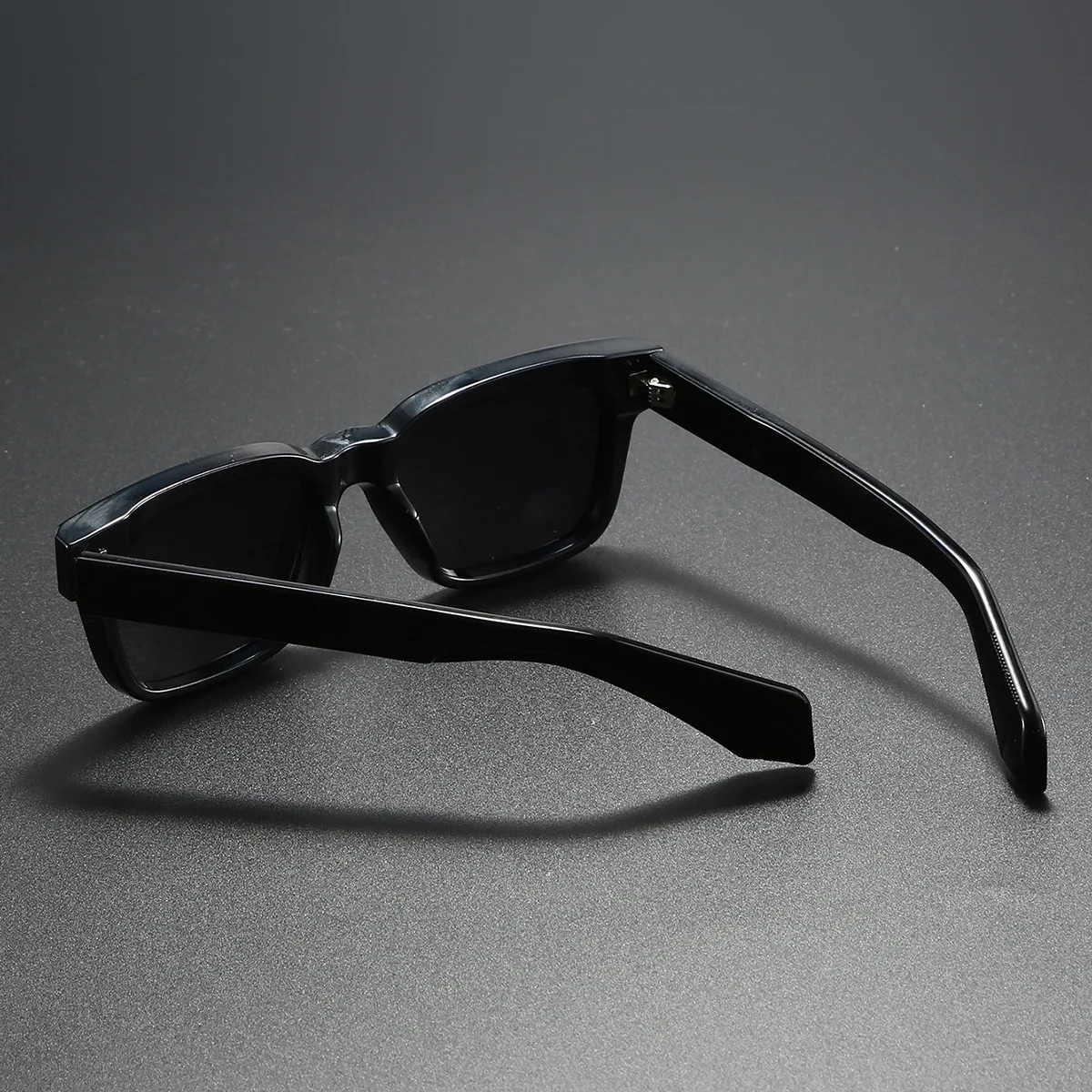 2025 Men Sunglasses Polarized Square Glasses for Driving Fishing Travel UV400 Fashoinable Sun Shades Metal Core Exquisite