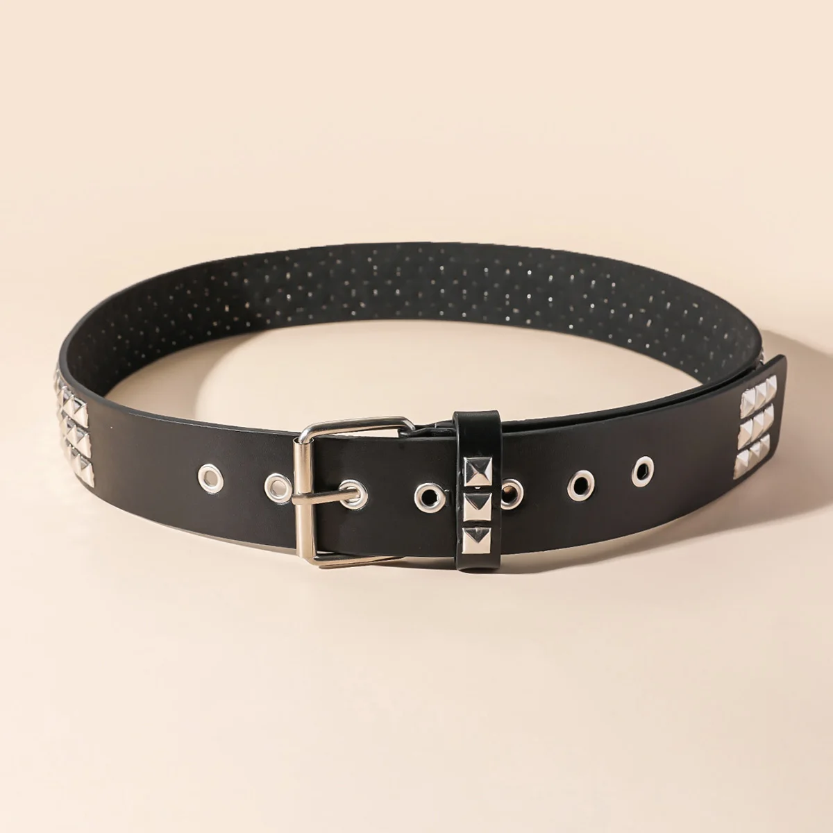 New Vintage-Style Belt with Square Beads and Rivets, Metal Pyramid-Shaped Belt. Unisex Punk-Style Belt with Five-Bull Design, Su