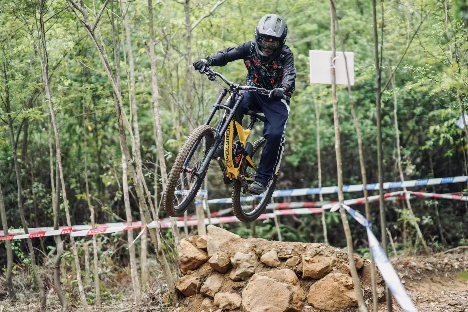 AVITUS Mountain Bike Shoes Zapatillas MTB Shoes Flat Pedal Free Ride Downhill Commuting Road and Dual Slalom Sapatilha MTB Shoe
