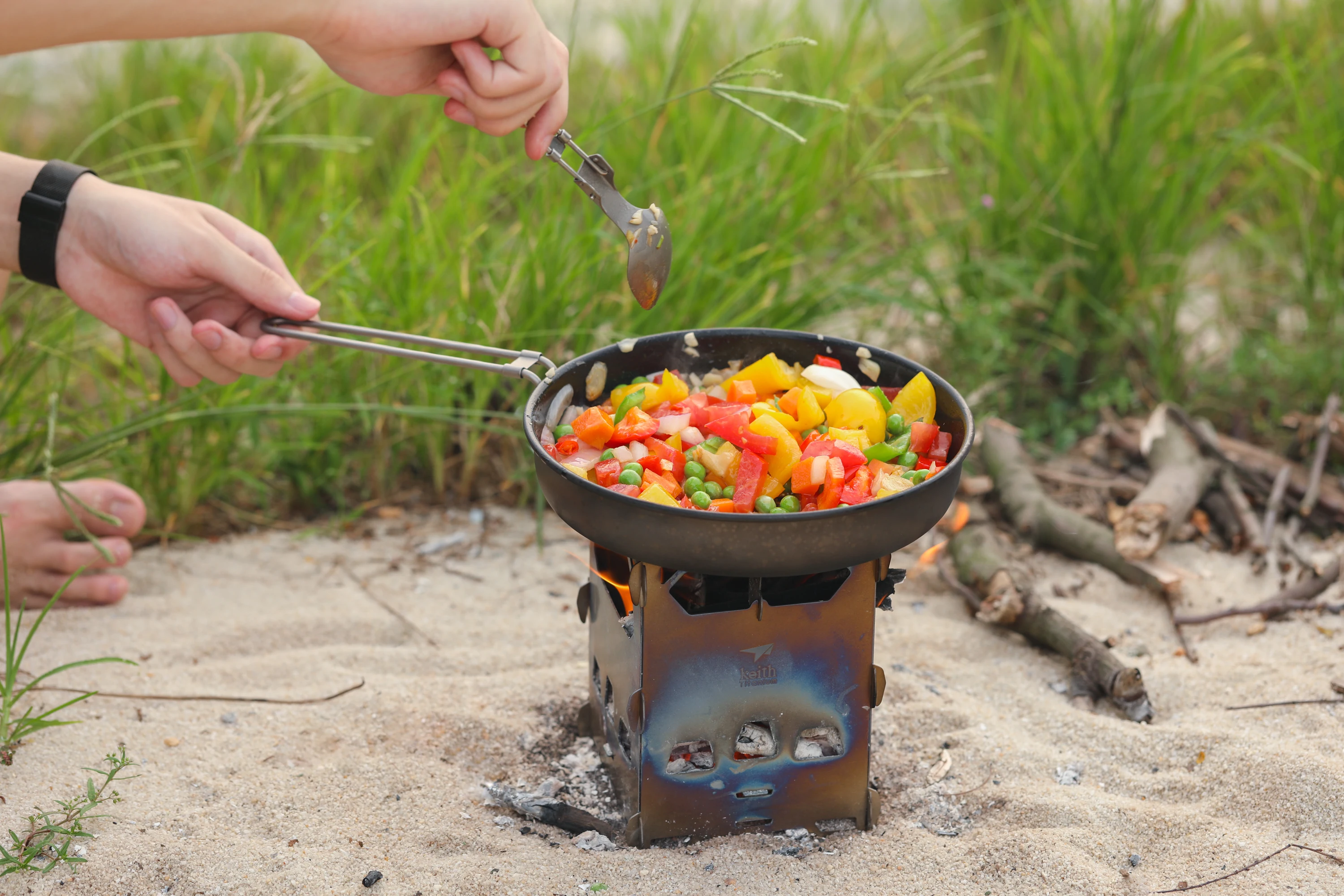 Keith Titanium Alloy Backpacking Wood Stove Outdoor Camping Stove Portable Ultralight Folding Wood Stove Pocket Stove Ti2201