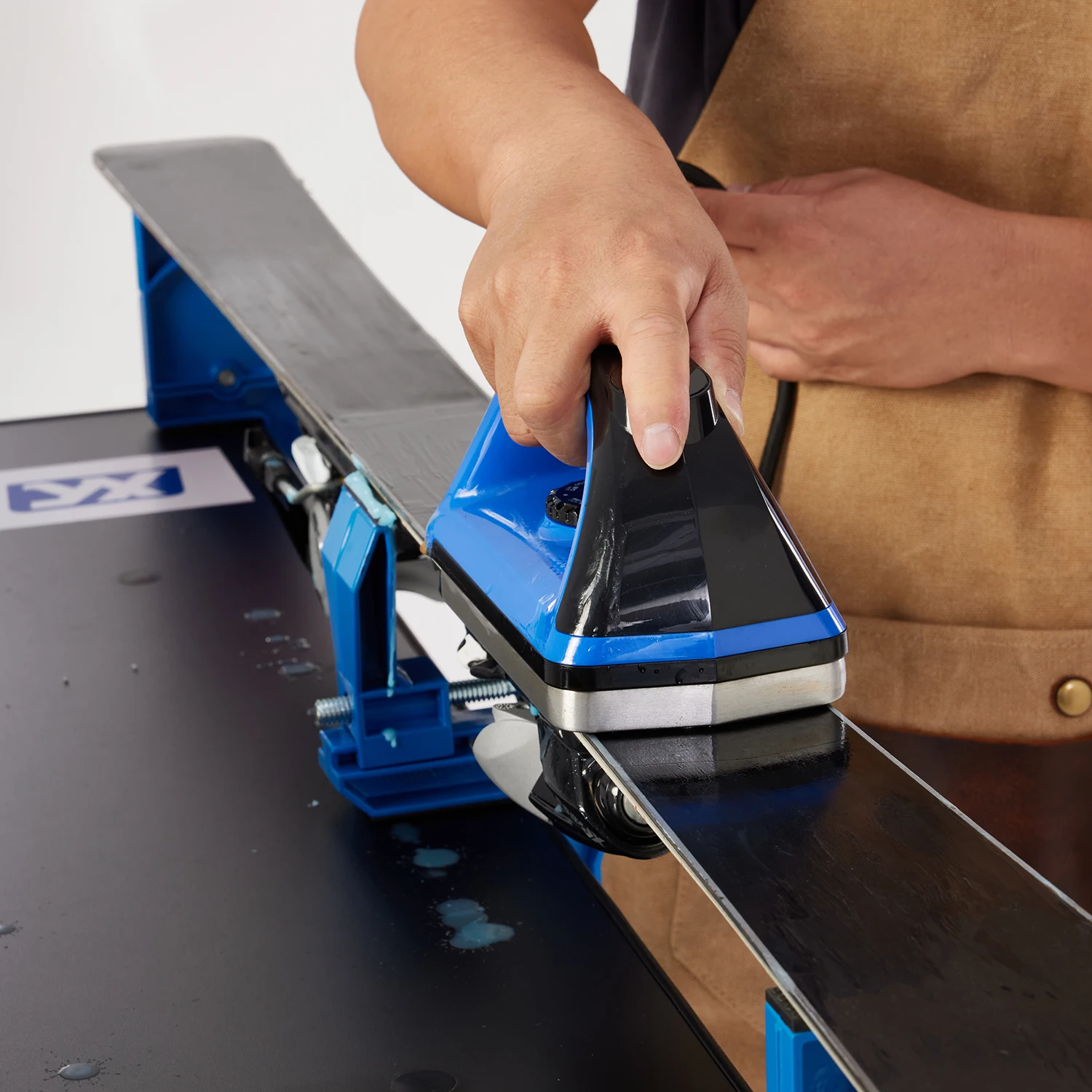 XCMAN Ski Snowboard Wax Iron with Dimpled Base Plate and Good Thermosta High Temperature Control Accuracy