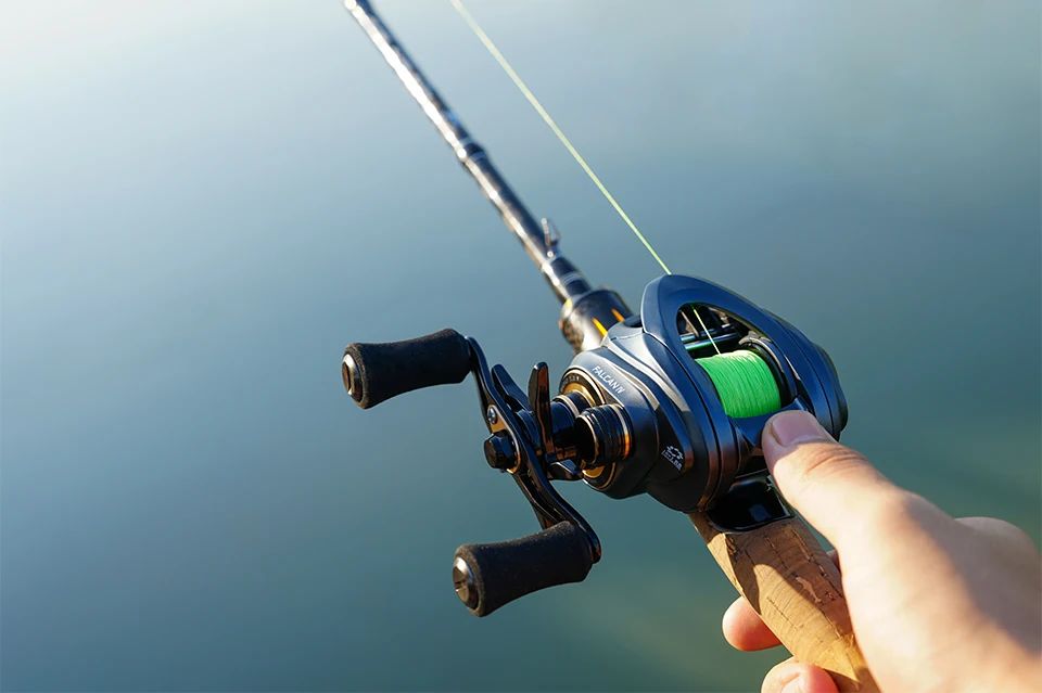 SeaKnight Brand FALCAN4 / IV Series Baitcasting Fishing Reel 7.3:1 8.1:1 Ultra-Linght 180g MAX Drag Power 15LB Long Casting Reel