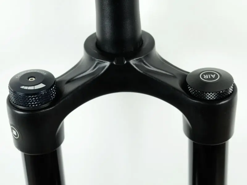 Road Bike Suspension Air Fork, 29 "Disc Brake Dropout, QR 9X100mm, Aluminum and Magnesium Alloy, 700C