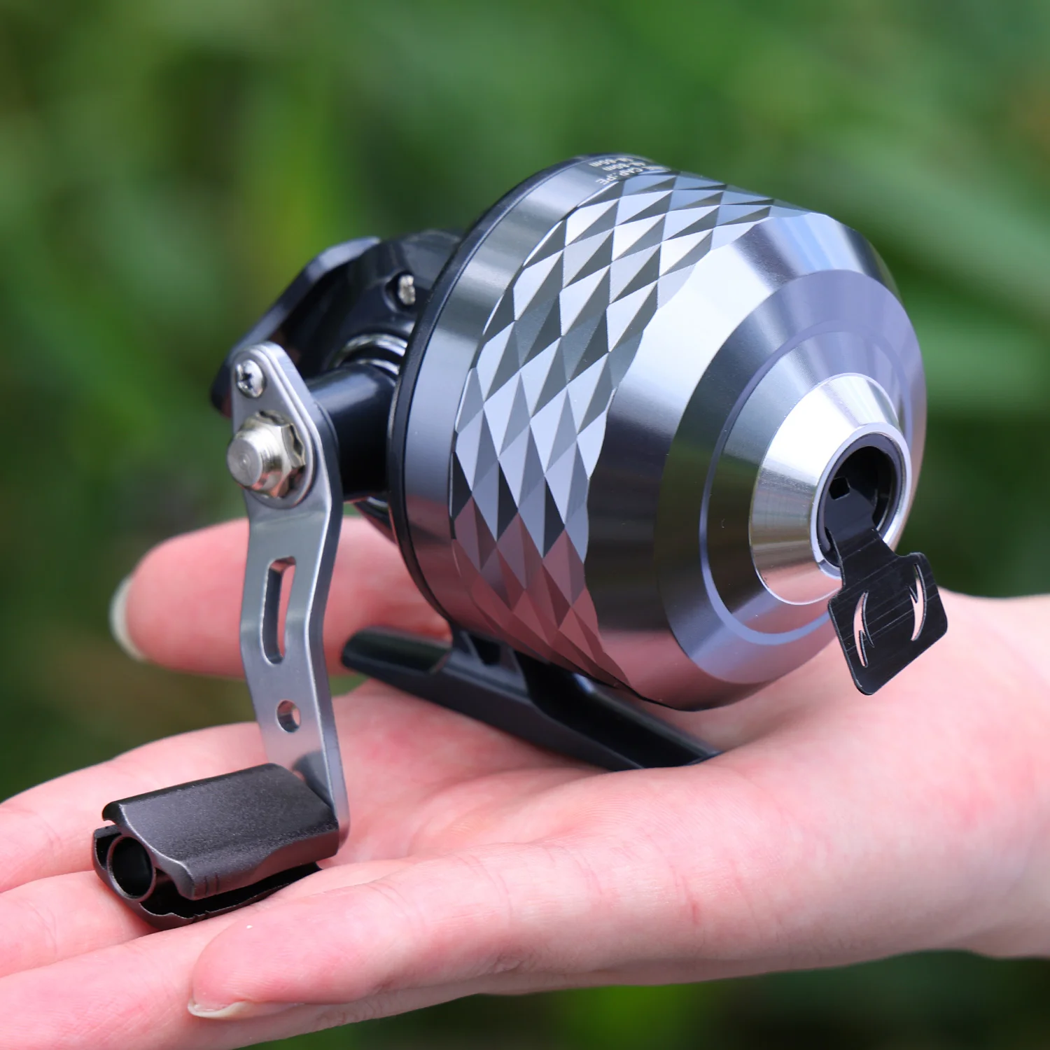 Sougayilang Bullet Type Fishing Reel Left and Right Hand 3.9:1 Shooting Closed Fish Reel with Line Outdoor Hunting Fishing Reel
