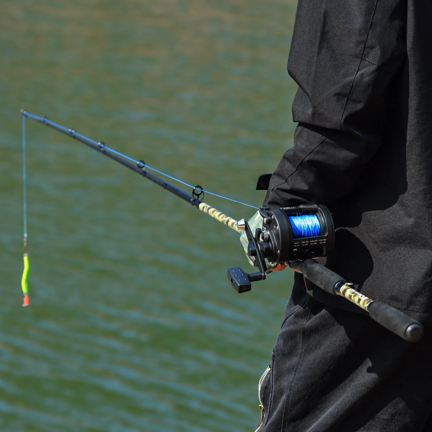 Sougayilang Trolling Reel Level Wind Graphite Body Fishing Reel, Durable Stainless-Steel, Large Line Capacity for Saltwater