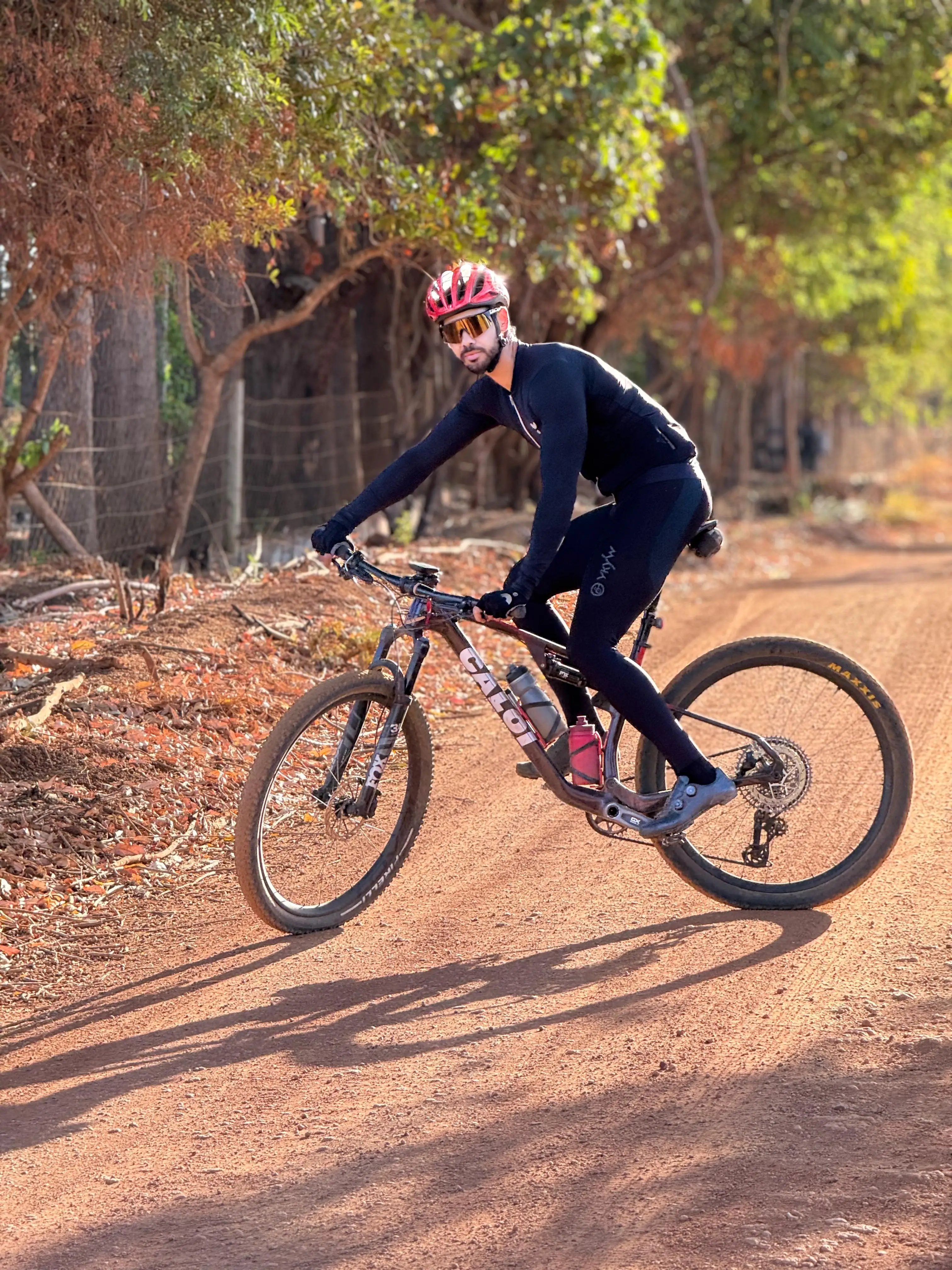 YKYWBIKE Men Cycling Long Pants Riding Road Bike Seamless Bicycle Bib Tight  Italy Interface Padding 7 Hours Bibs Pants