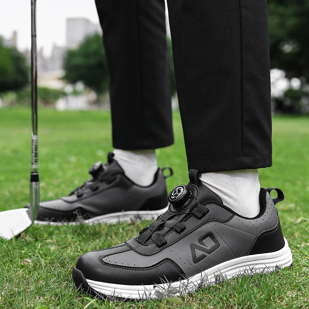 Golf Shoes for Fashionable Outdoor Use for Both Men and Women, With Anti-Slip Design, Suitable for Mountain Climbing and Hiking