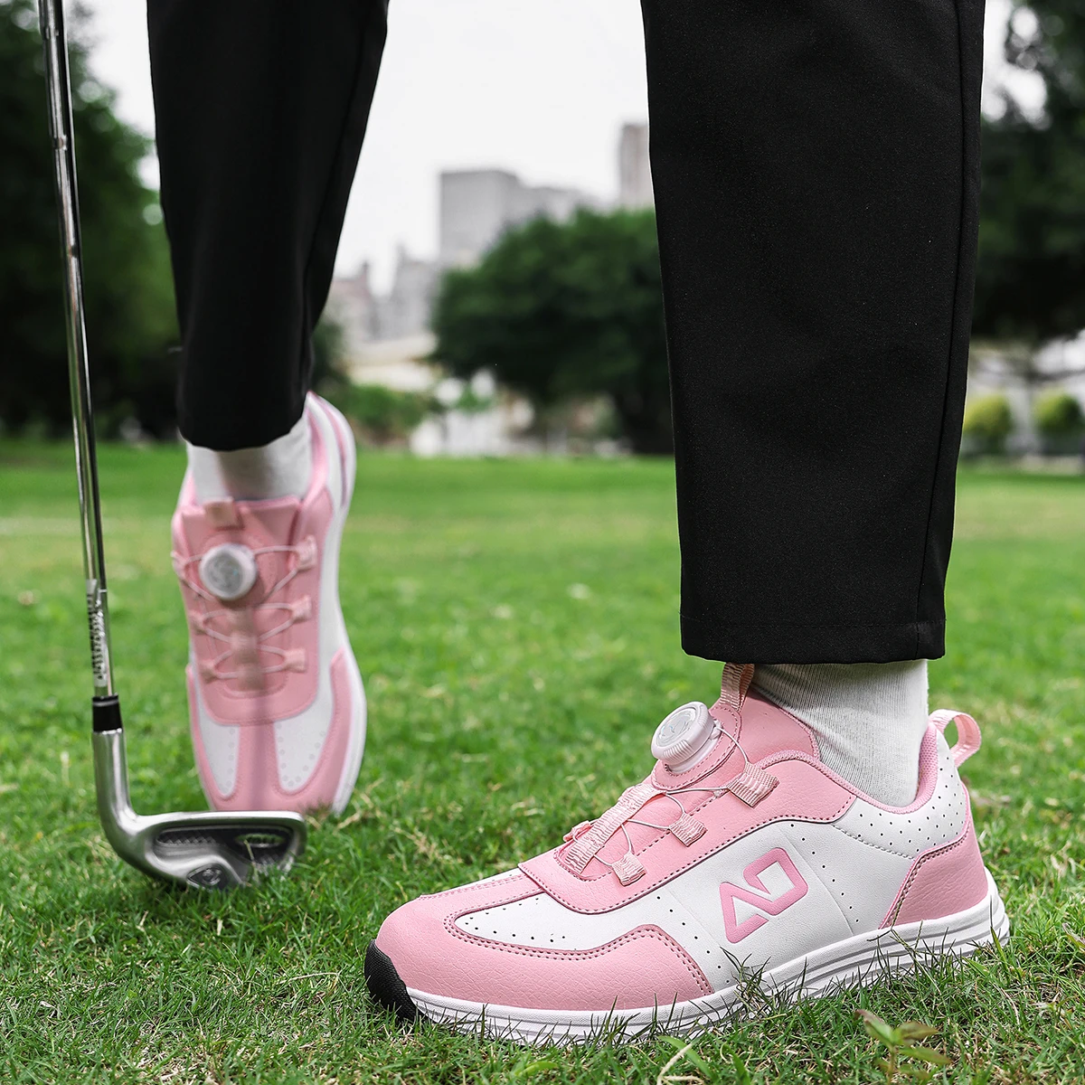 Golf Shoes for Fashionable Outdoor Use for Both Men and Women, With Anti-Slip Design, Suitable for Mountain Climbing and Hiking