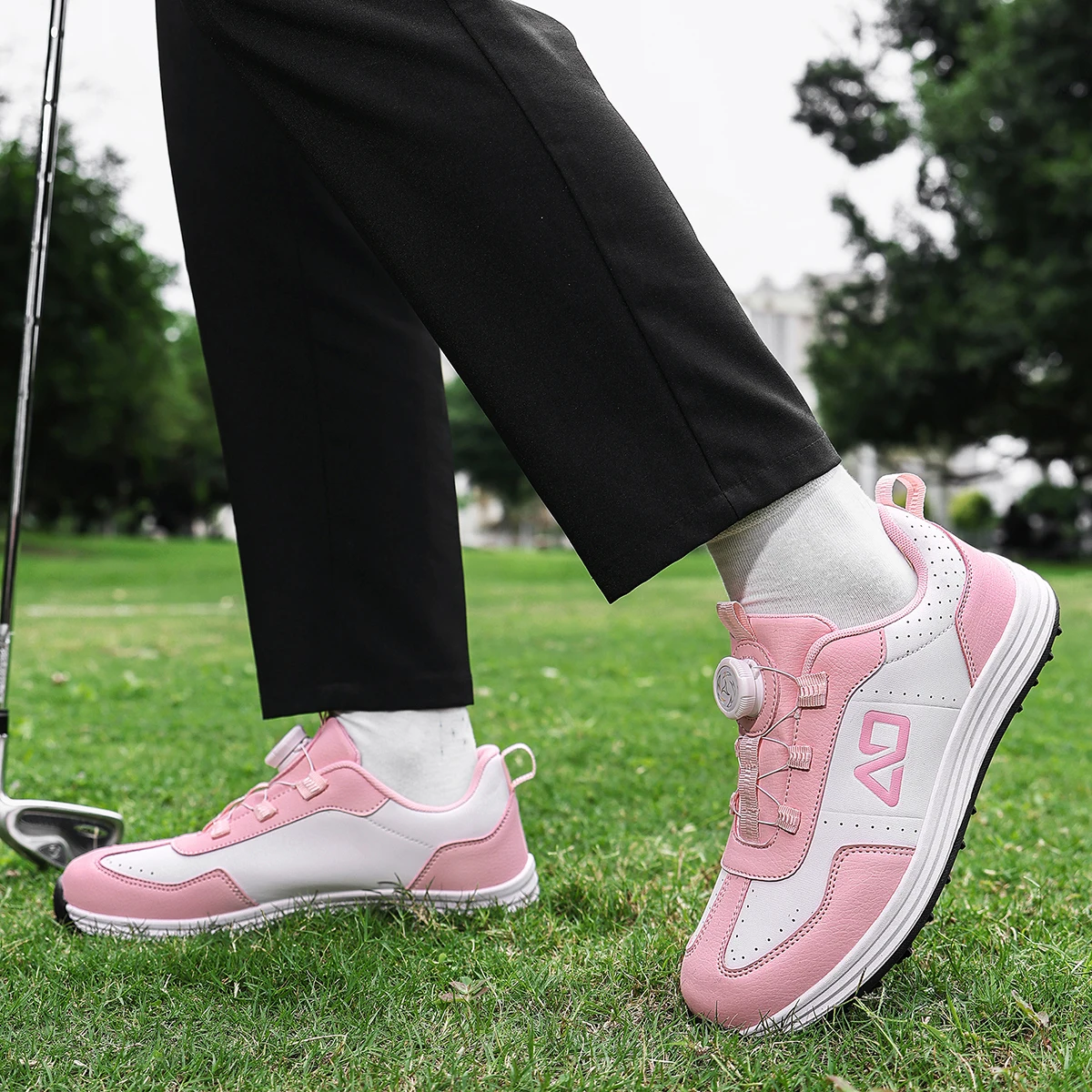Golf Shoes for Fashionable Outdoor Use for Both Men and Women, With Anti-Slip Design, Suitable for Mountain Climbing and Hiking