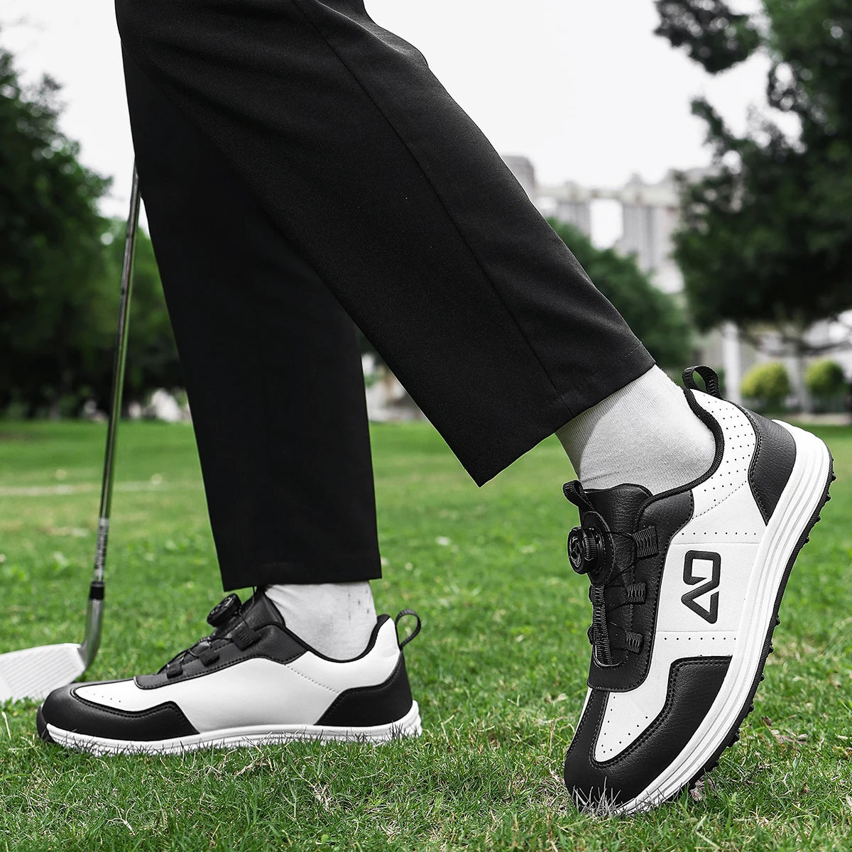 Golf Shoes for Fashionable Outdoor Use for Both Men and Women, With Anti-Slip Design, Suitable for Mountain Climbing and Hiking