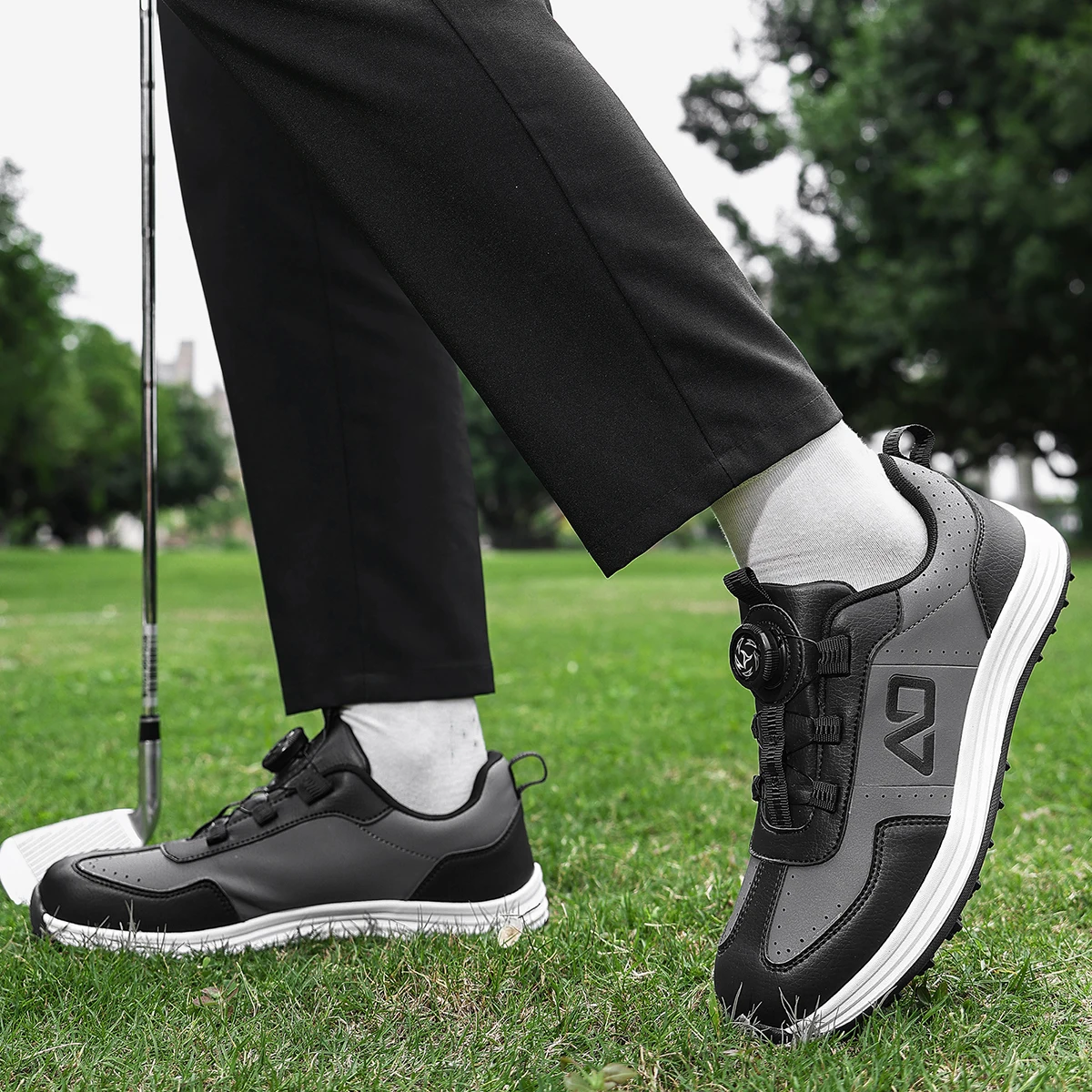 Golf Shoes for Fashionable Outdoor Use for Both Men and Women, With Anti-Slip Design, Suitable for Mountain Climbing and Hiking