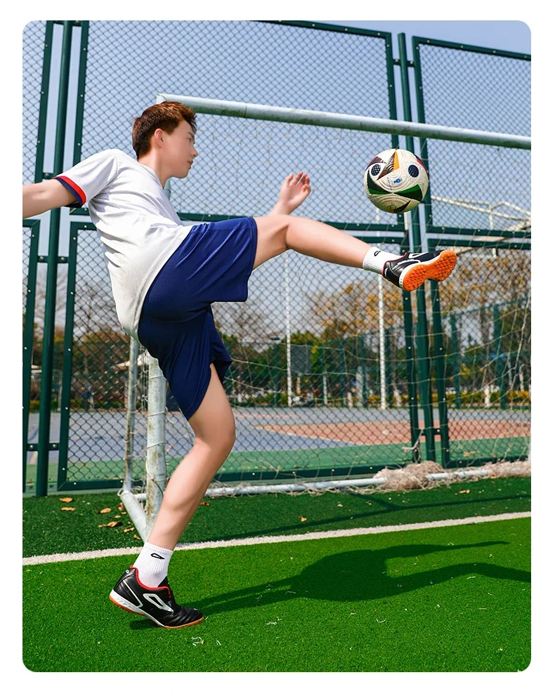 Men Football Boots Professional Original Resistant Comfortable Football Shoes Turf Studded Male Indoor Casual Match Soccer Shoes