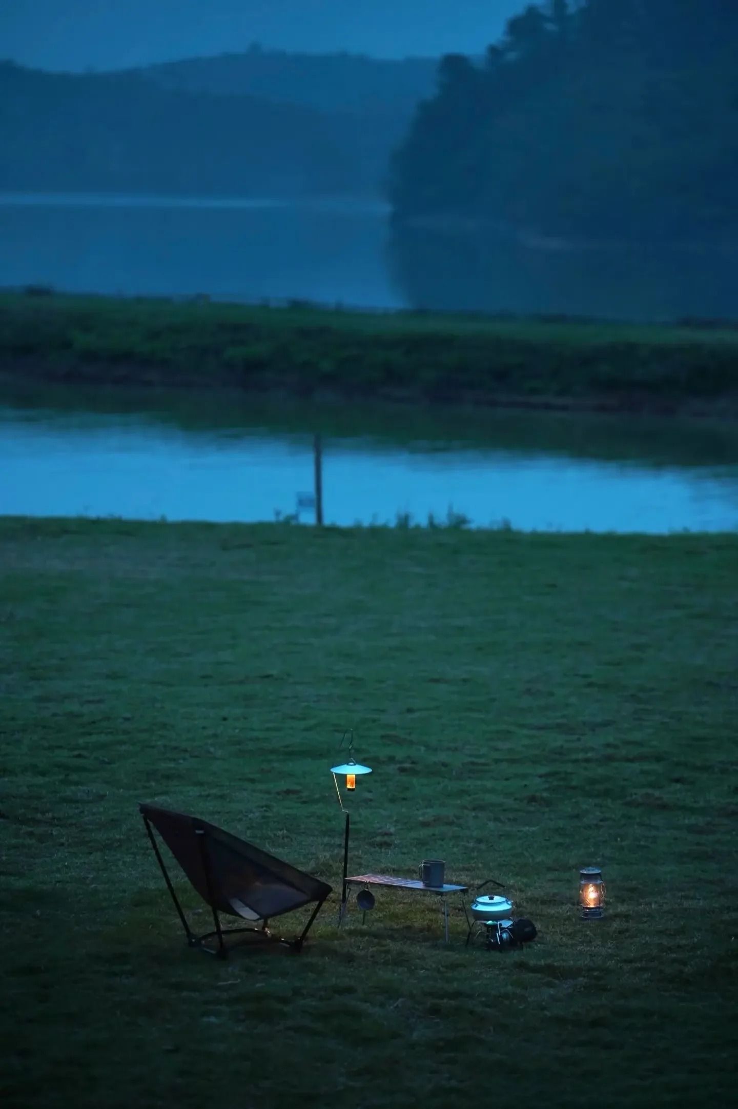 Portable Off Ground Folding Moon Chair 580g Aluminum Alloy Camping Beach Fishing Stool Ultralight Outdoor Travel Seat 100kg Load