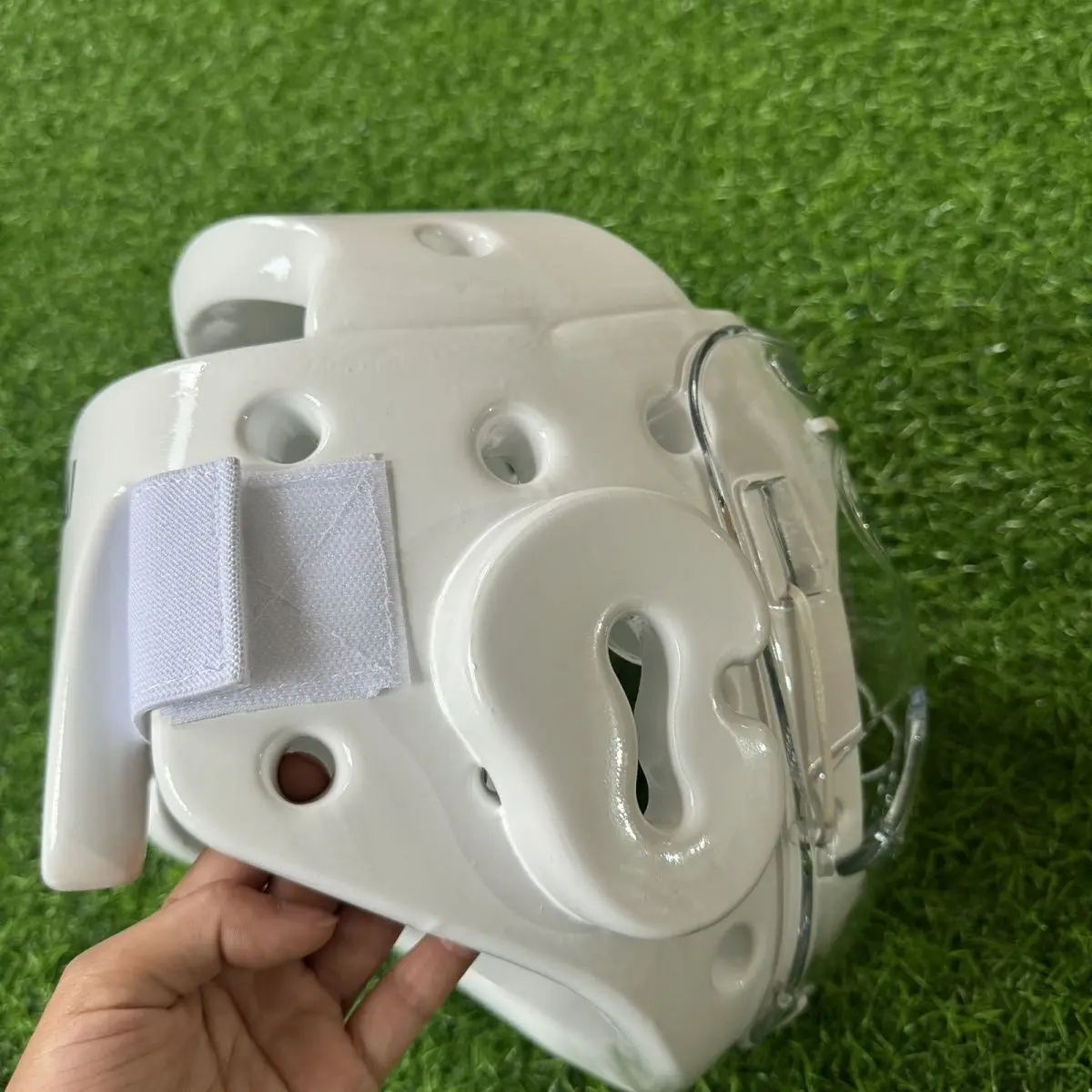 Wkf Approved White Karate Headgear Full Coverage Helmets for Children Adults Taekwondo Competition Training Customizable
