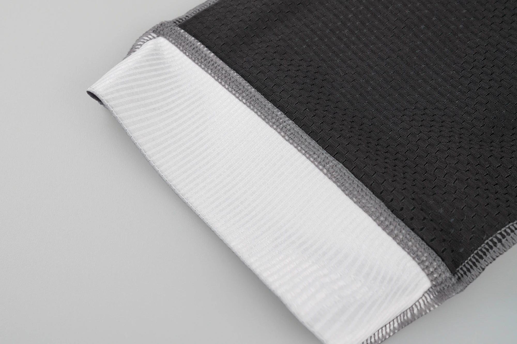 DAREVIE Men Cycling Shorts 3 Pockets Anti Slip 4-Way Stretch Sponge Pad Men's Shorts Quick Dry Soft Gravel Women's Shorts