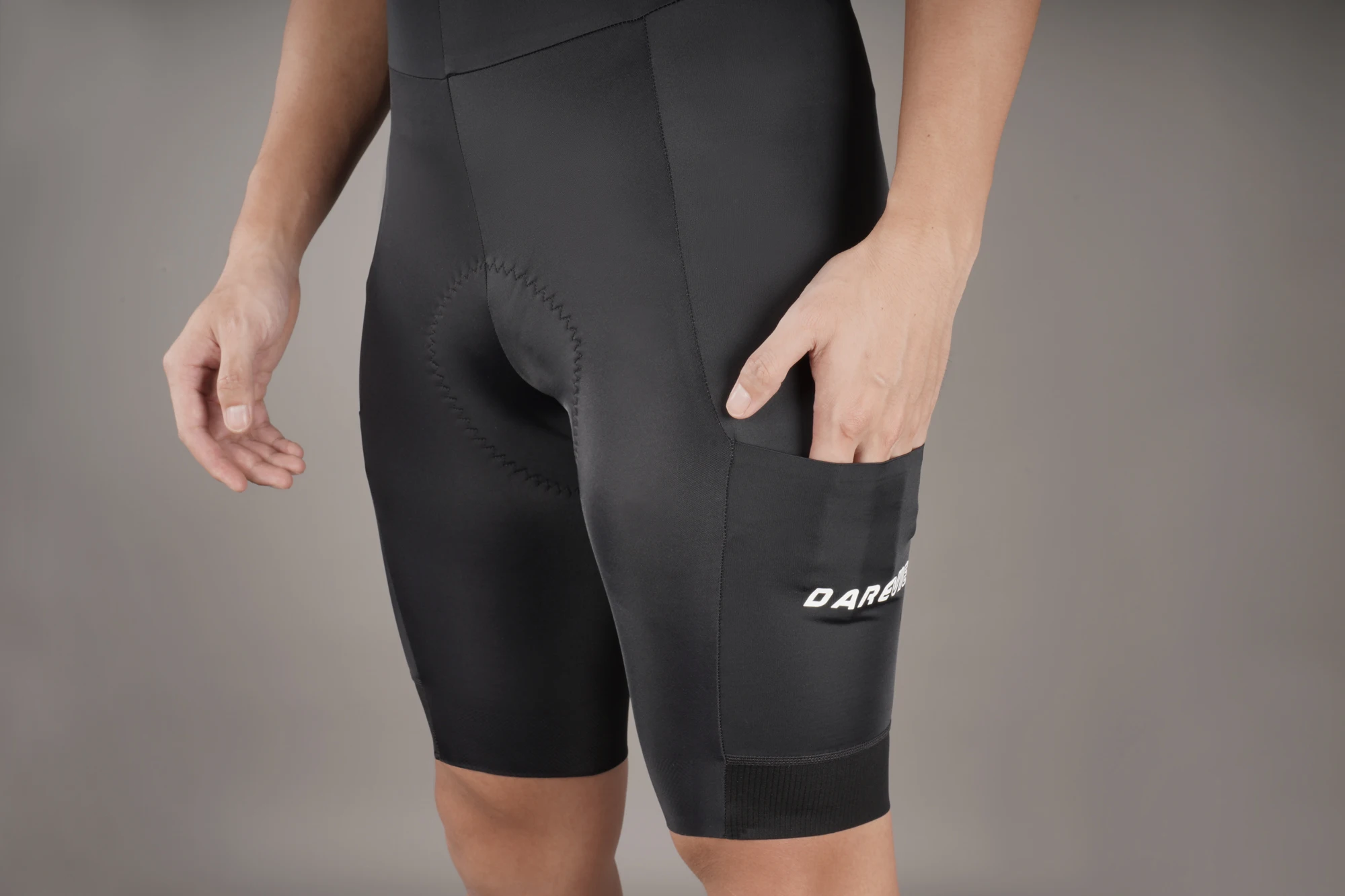 DAREVIE Men Cycling Shorts 3 Pockets Anti Slip 4-Way Stretch Sponge Pad Men's Shorts Quick Dry Soft Gravel Women's Shorts