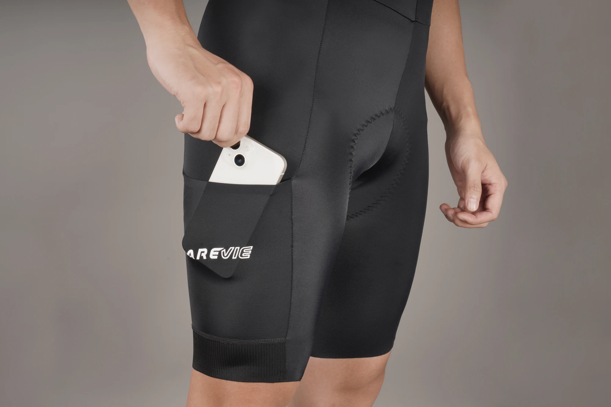 DAREVIE Men Cycling Shorts 3 Pockets Anti Slip 4-Way Stretch Sponge Pad Men's Shorts Quick Dry Soft Gravel Women's Shorts