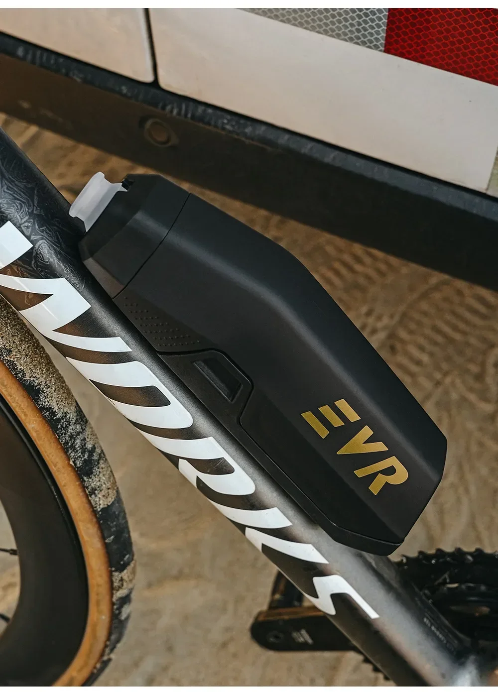 EVR Aerodynamic Bicycle Water Bottle Aero Cycling Water Bottle & Cage Combo Aerodynamic Racing Bottles for Road Bikes