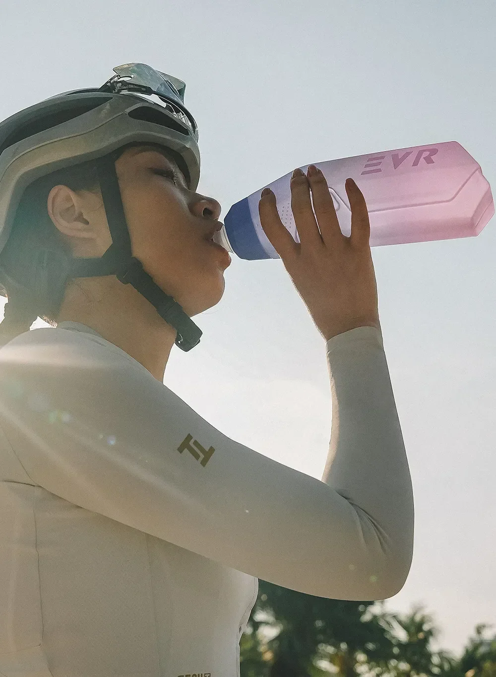 EVR Aerodynamic Bicycle Water Bottle Aero Cycling Water Bottle & Cage Combo Aerodynamic Racing Bottles for Road Bikes