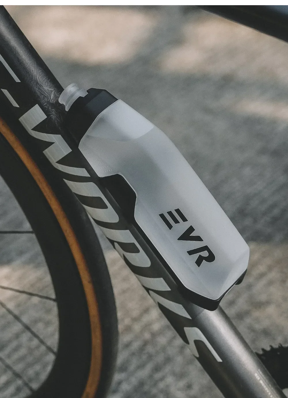 EVR Aerodynamic Bicycle Water Bottle Aero Cycling Water Bottle & Cage Combo Aerodynamic Racing Bottles for Road Bikes
