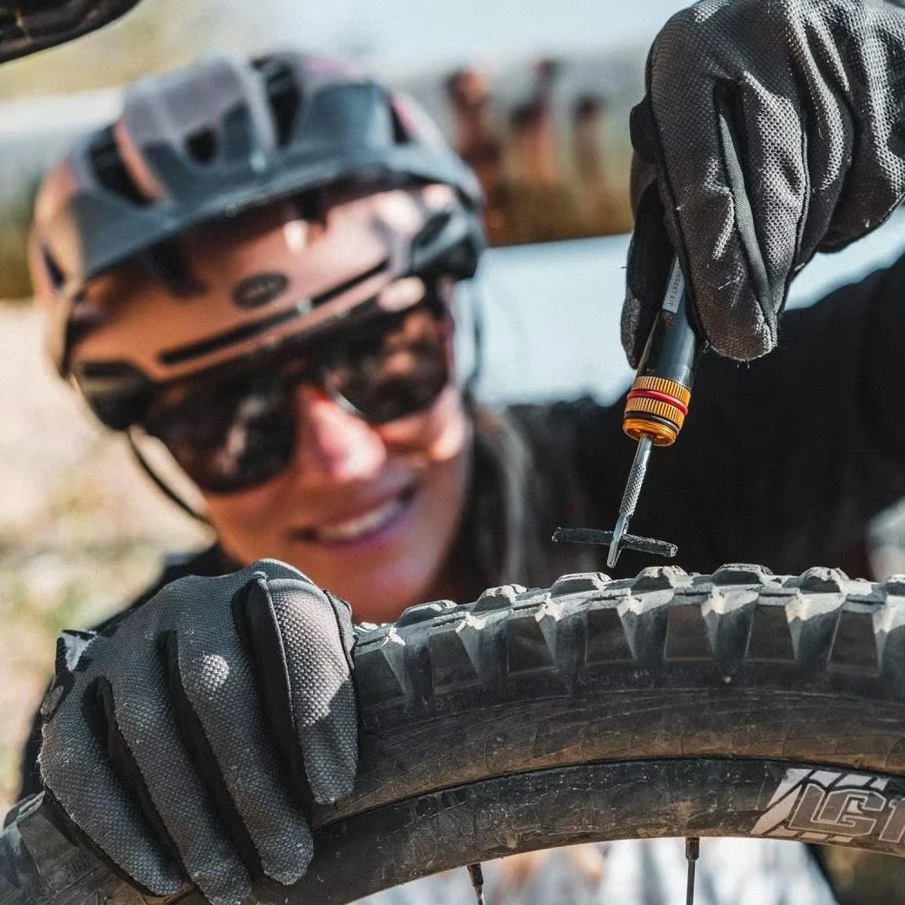 DUAL TUBELESS KIT REPAIR AND TOOL KIT BLACK