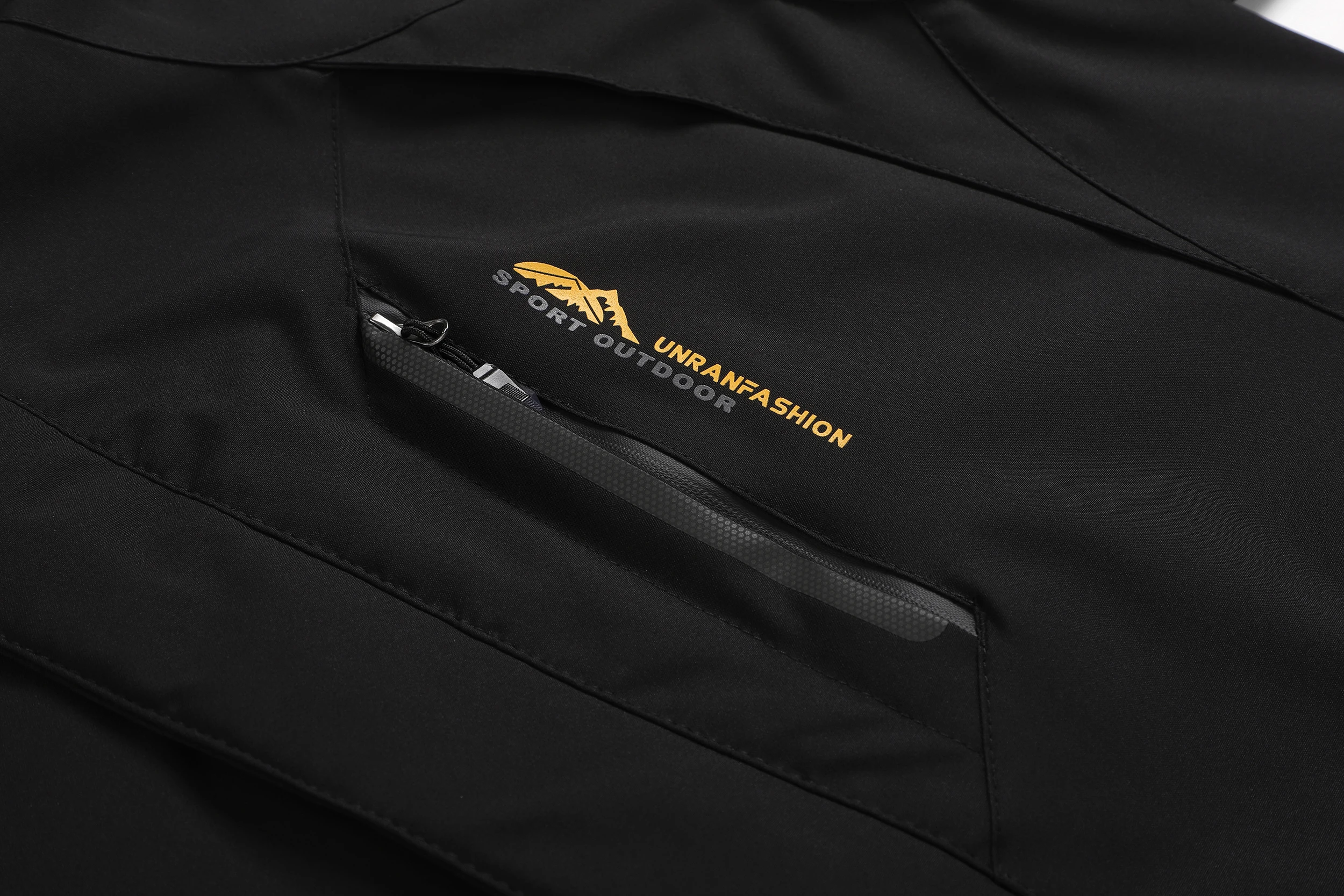 Men's Spring and Autumn Outdoor Water-Repellent Jacket, Windproof and Wear-Resistant, with Detachable Hood, Suitable for Outdoor Camping, Fishing, Mountaineering, and Hiking Activities