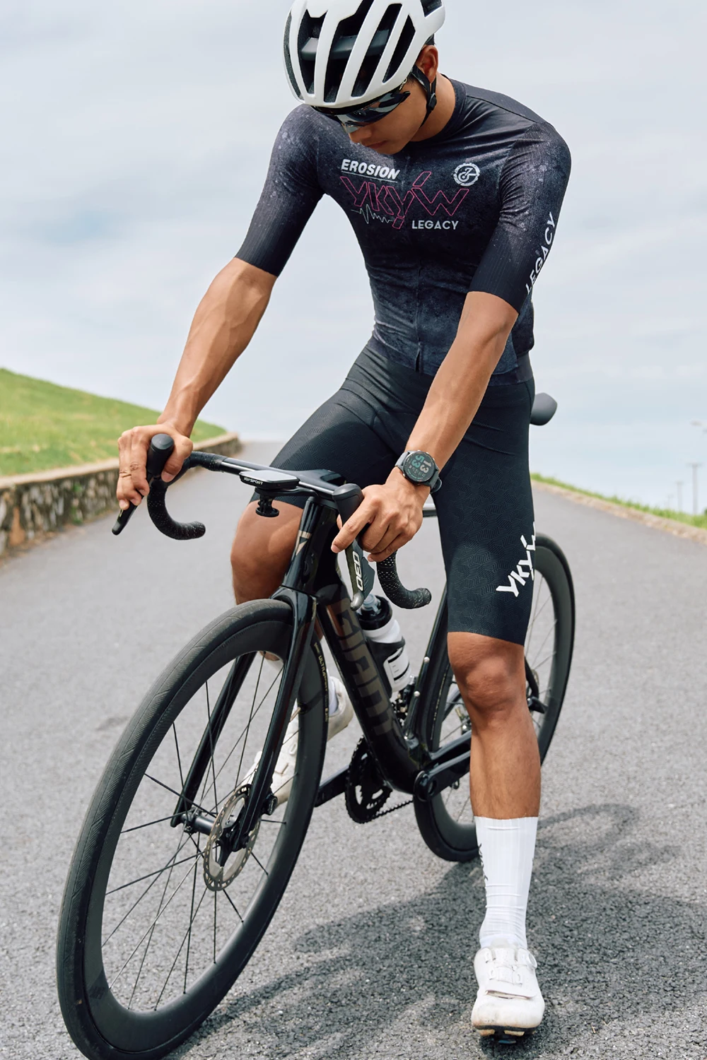 YKYWBIKE Men 2026 Summer Short Sleeve Cycling Jersey Pro Lightweight Breathable Quick Dry High Elastic Road Bike MTB Tops