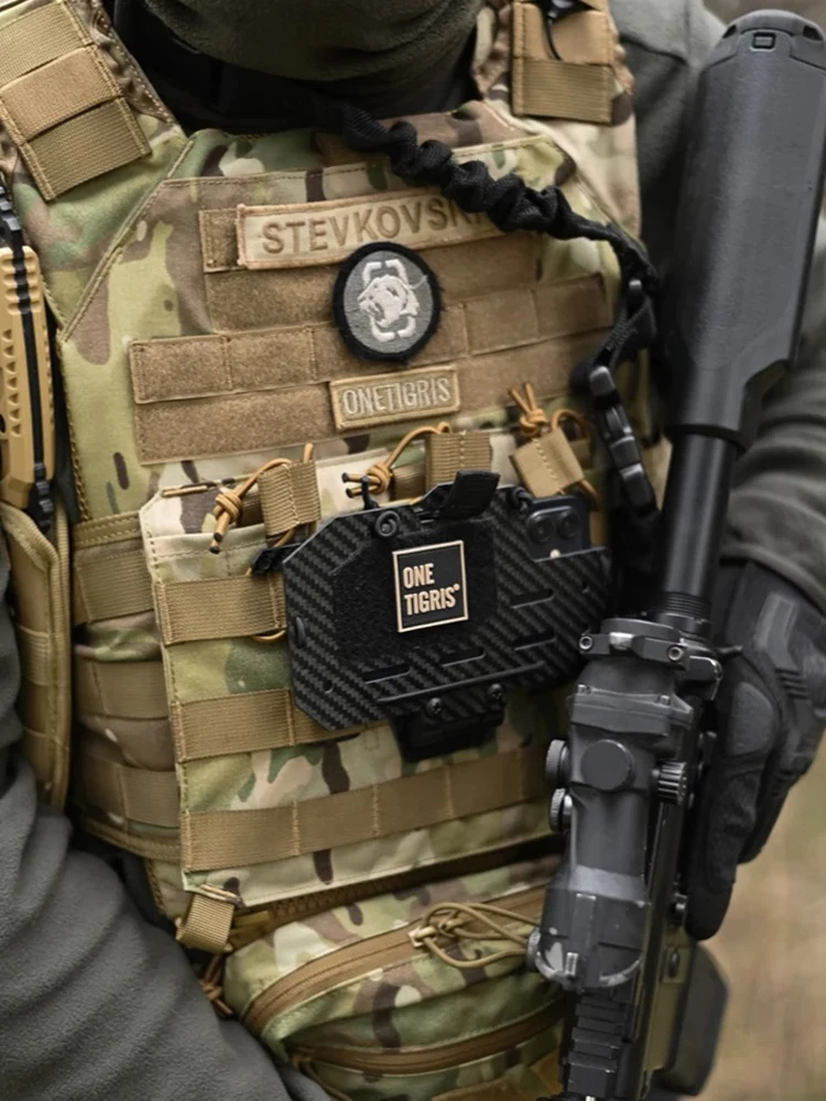 ONETIGRIS Tactical Vest Phone Holder, Universal Chest Cell Phone Board Plate Carrier Phone Mount for Screen Size 4.7"-6.7"
