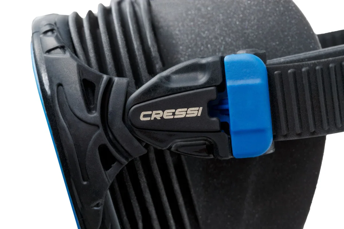 Cressi Adult Scuba Diving Mask with Advanced Fog System and Improved Downward Visibility - Quantum