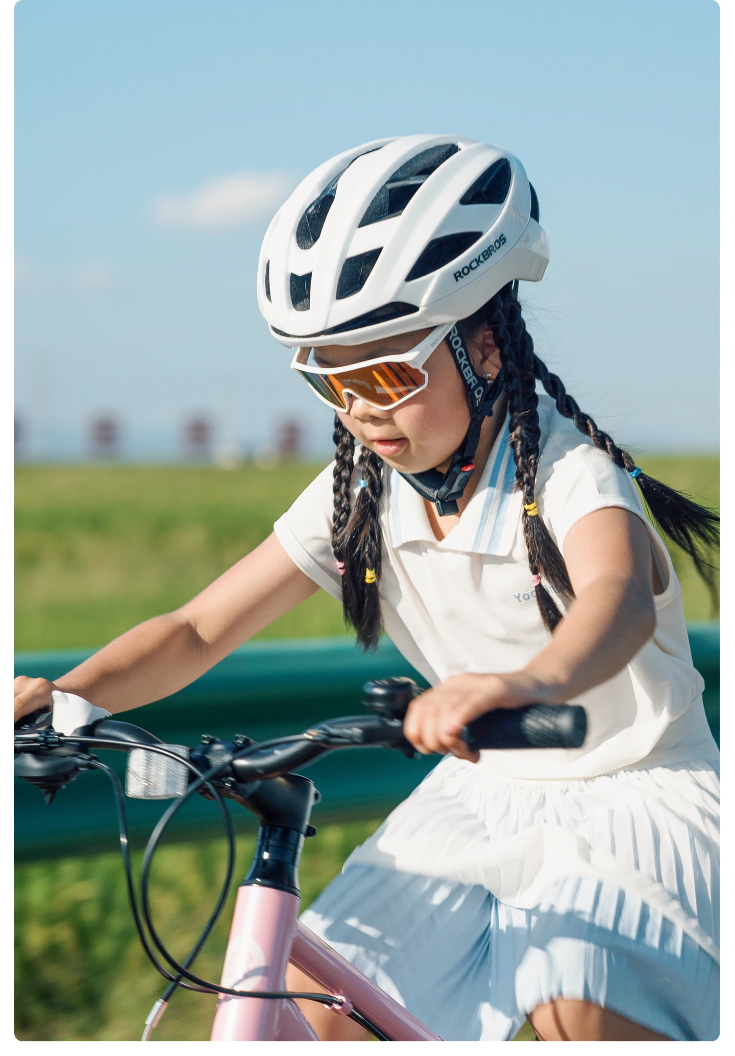 ROCKBROS Children Cycling Helmet Lightweight with Antibacterial Lining Helmet 20 Air Guide Holes Breathable Ventilated Helmet